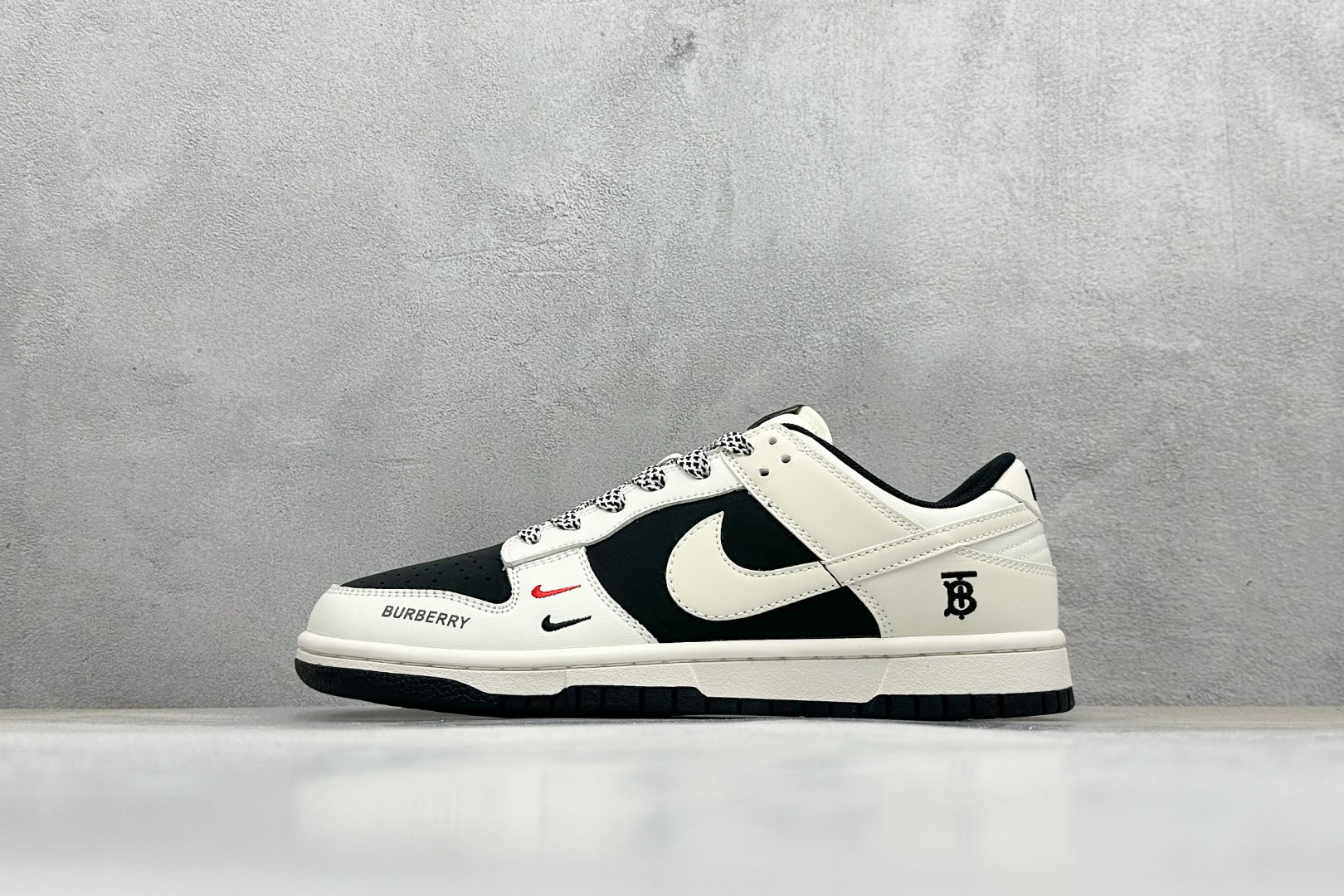 XC版Nike SB Dunk Low x BURBERRY 白黑双小勾 CS1688-117