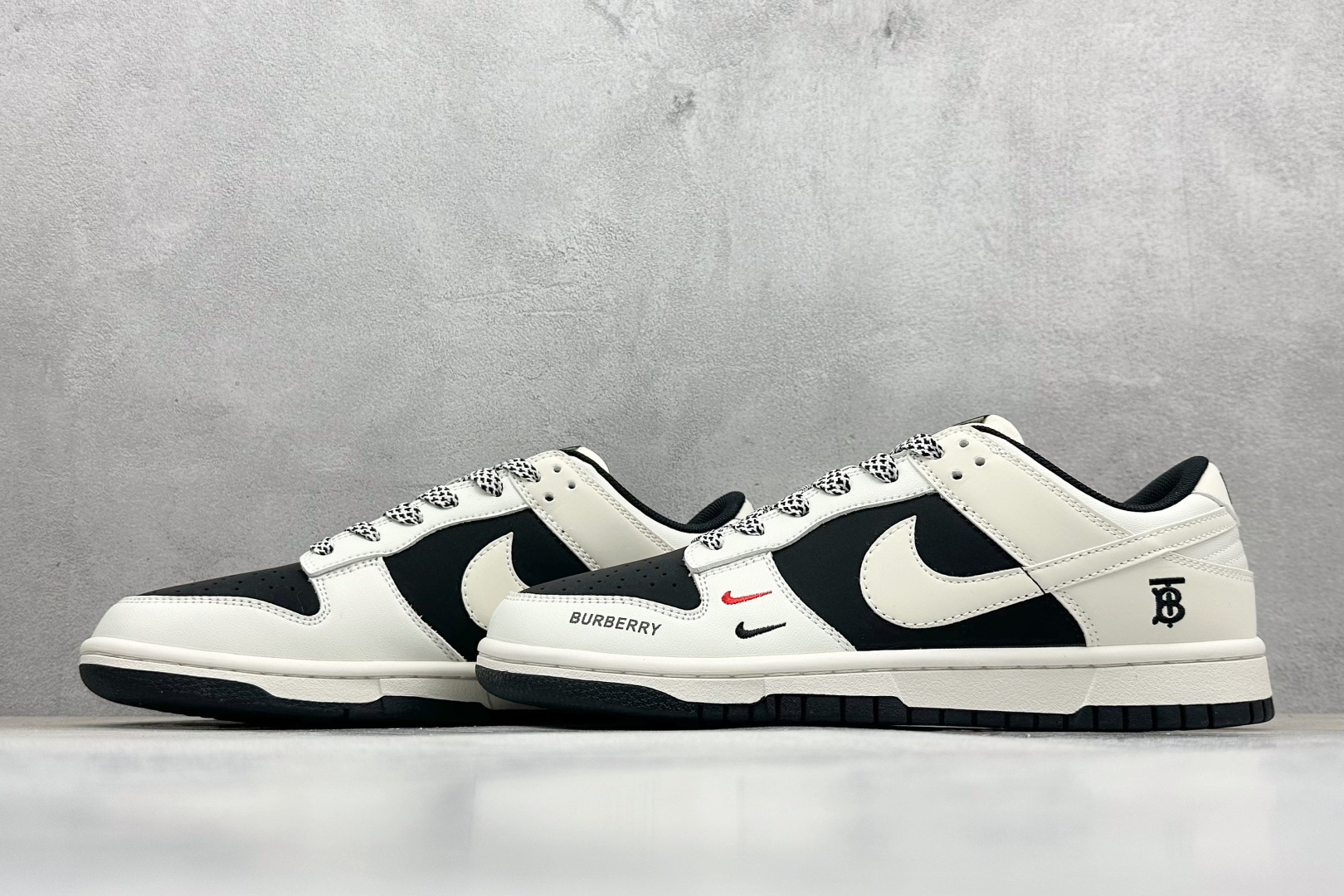 XC版Nike SB Dunk Low x BURBERRY 白黑双小勾 CS1688-117