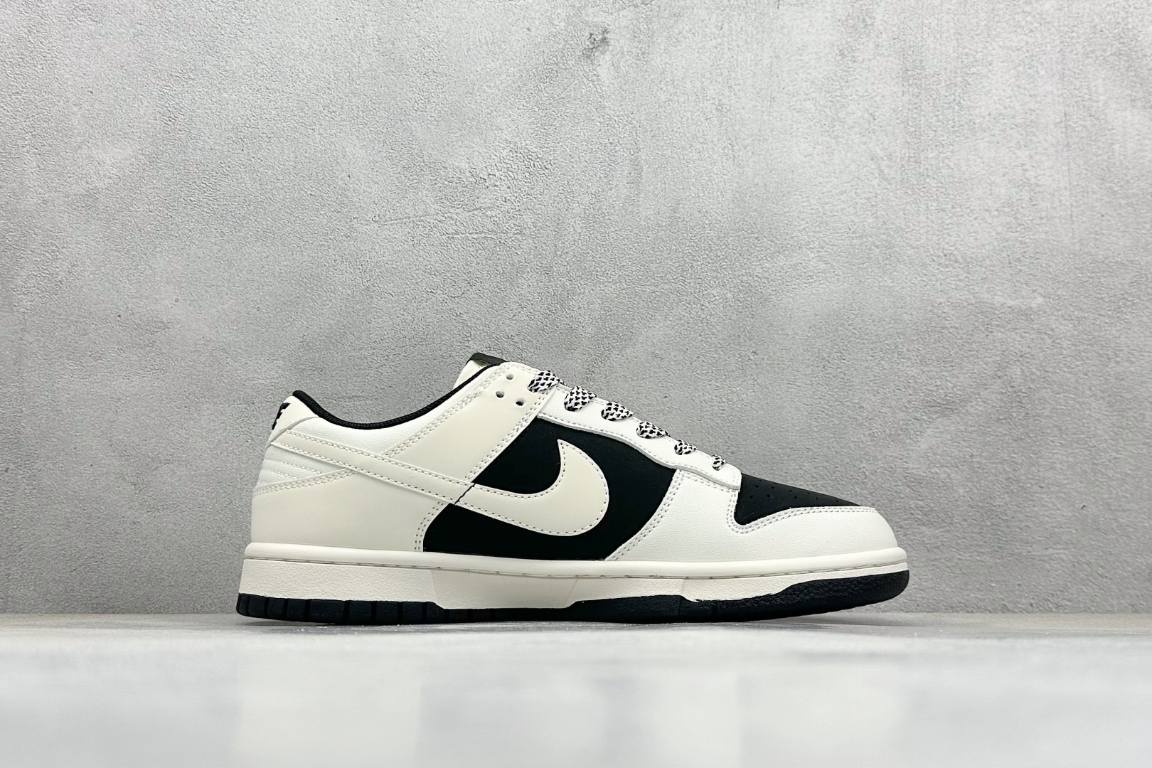 XC版Nike SB Dunk Low x BURBERRY 白黑双小勾 CS1688-117