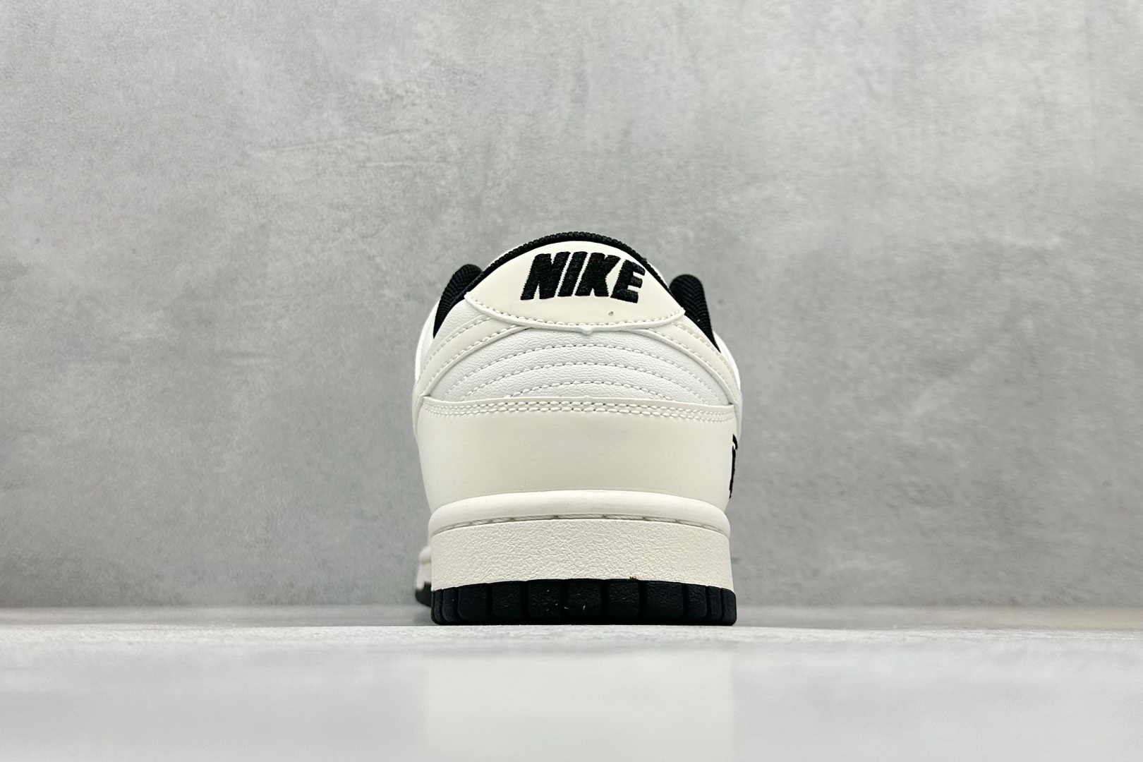 XC版Nike SB Dunk Low x BURBERRY 白黑双小勾 CS1688-117