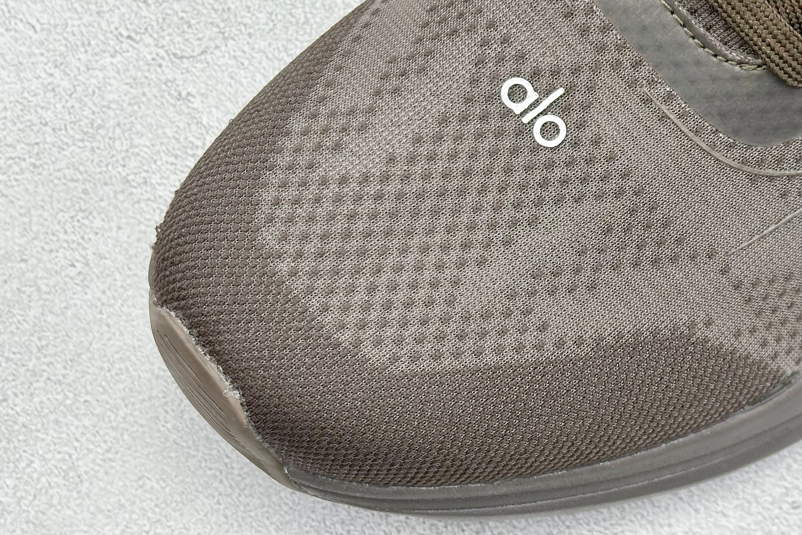 图片[7]-alo 25ss夏季新款 厚底 休闲 RUNNER 运动跑步鞋 情侣 上脚超级百搭 超级舒适。厚底款但是上脚一点都不沉重 厚底舒适非常轻便 套上袜套搭配更好看 上脚增高显腿细！ 明星同款推荐～超级适合小个子女生～鞋子整体也是经典的拼色撞色设计搭配鞋面细腻的真皮纹路肌理感 鞋面材质原版开模工艺网面 大底IP发泡超清料/底片橡胶防滑 尺码：36-45-选品中心