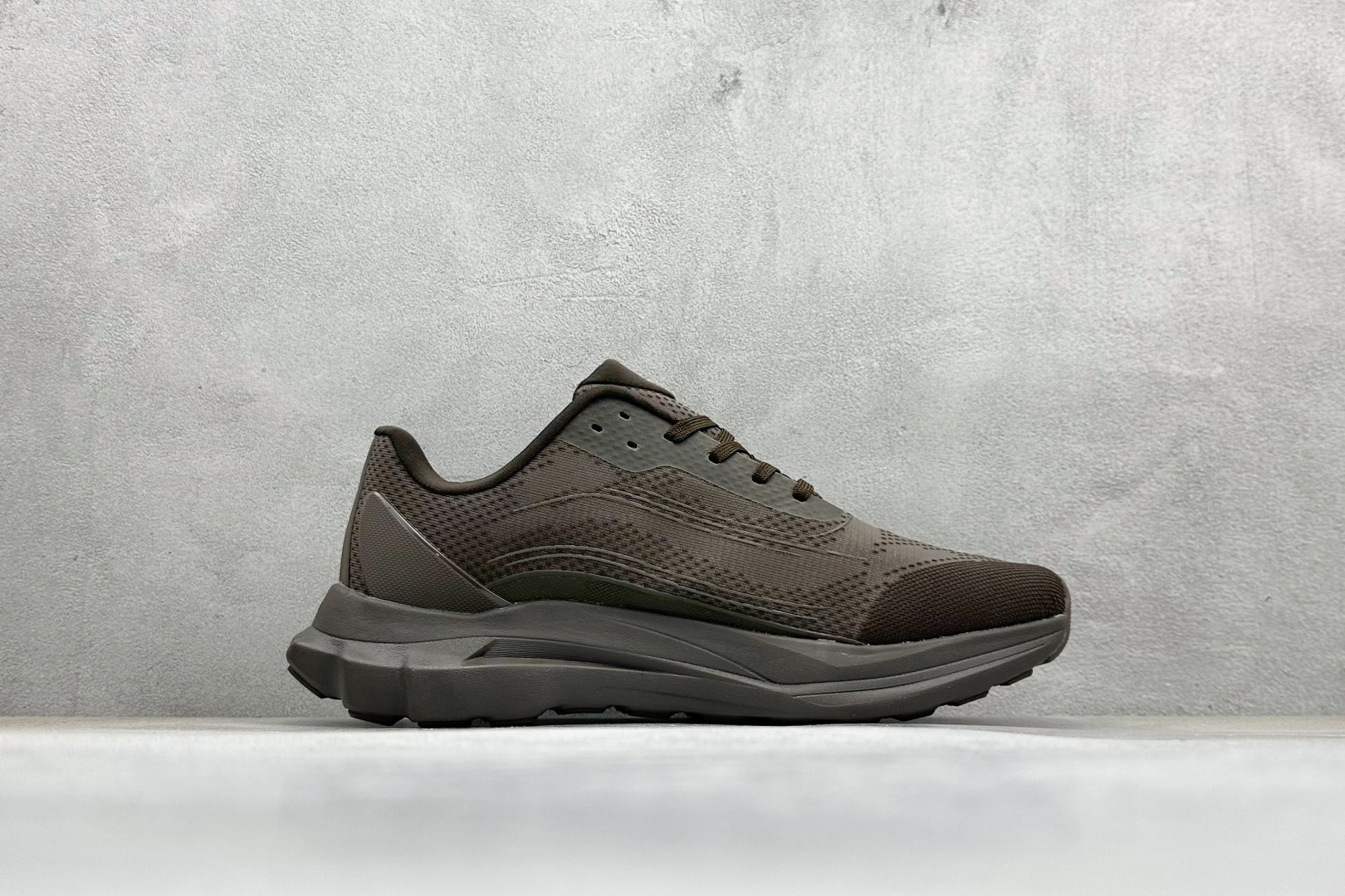 图片[2]-alo 25ss夏季新款 厚底 休闲 RUNNER 运动跑步鞋 情侣 上脚超级百搭 超级舒适。厚底款但是上脚一点都不沉重 厚底舒适非常轻便 套上袜套搭配更好看 上脚增高显腿细！ 明星同款推荐～超级适合小个子女生～鞋子整体也是经典的拼色撞色设计搭配鞋面细腻的真皮纹路肌理感 鞋面材质原版开模工艺网面 大底IP发泡超清料/底片橡胶防滑 尺码：36-45-选品中心