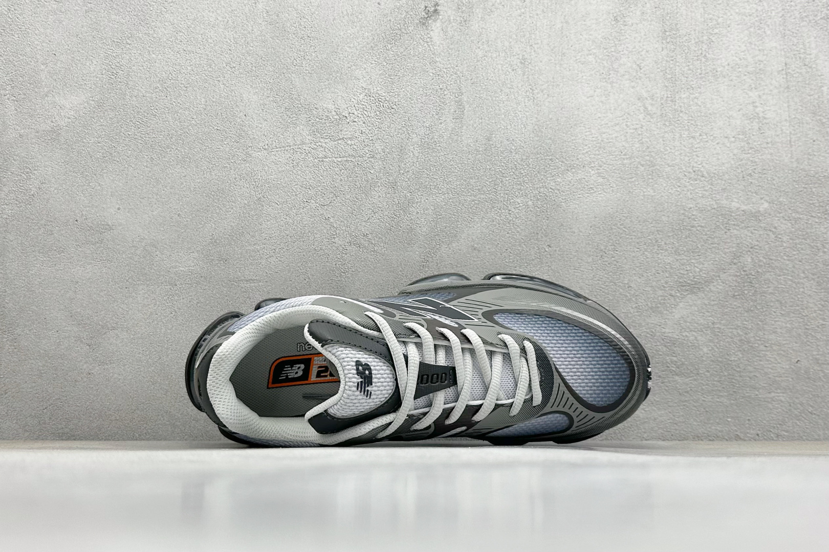 图片[3]-New Balance 新百伦 NB2000 网面休闲鞋 复古还要机能，NB官方重磅新品。一款融合复古设计与现代科技的跑鞋，以其经典的造型和舒适脚感，成为2025年复古潮流爱好的推荐单品。 极具视觉冲击力的5根ABZORB单元，以及无缝鞋面的设计，加上3M反光材质的装饰，比之前推出的9060系列更夸张，更具未来感。 货号：U2000JAD 尺码：36 37 37.5 38 38.5 39.5 40 40.5 41 42 42.5 43 44 44.5 45 46-选品中心