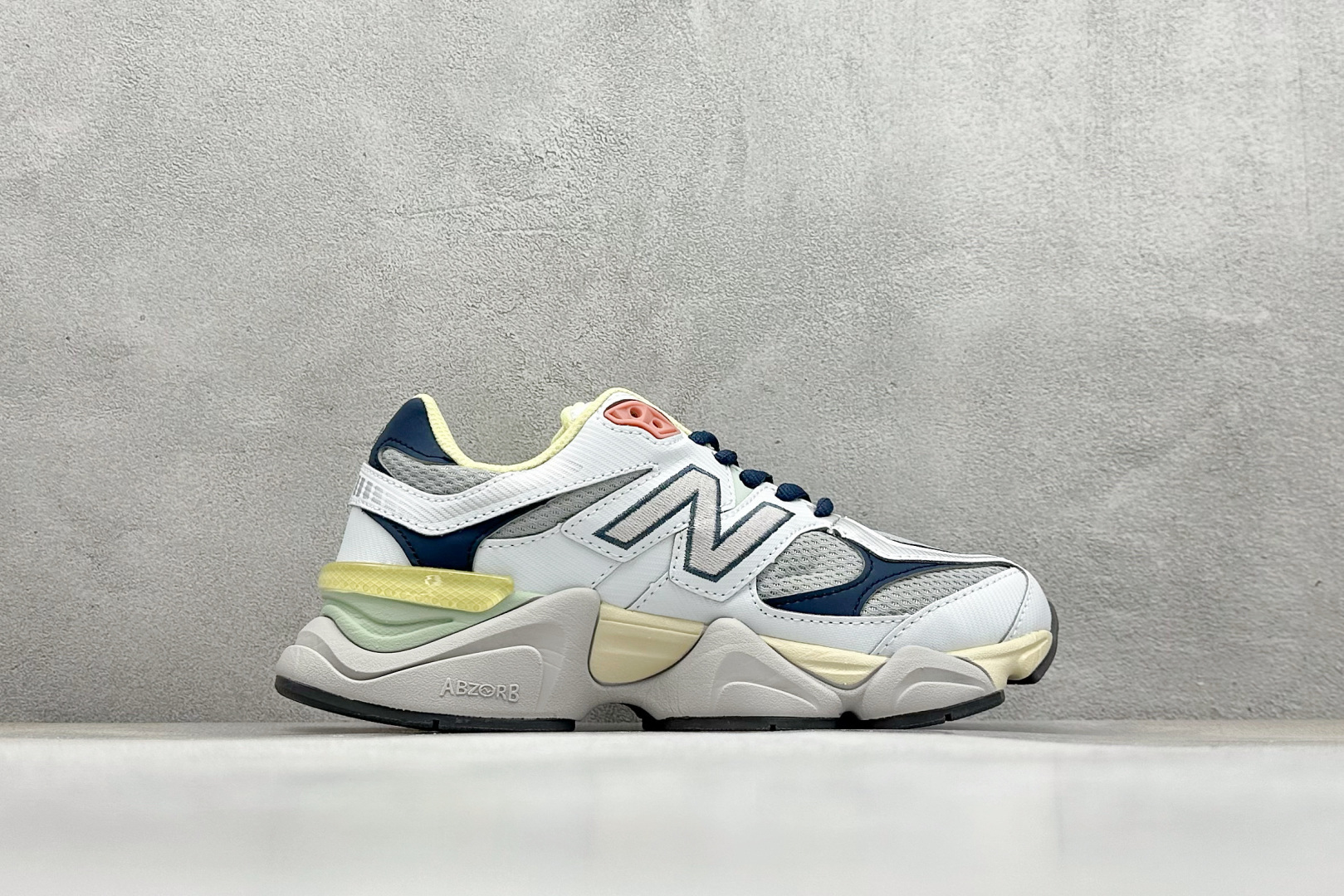 图片[2]-New Balance NB9060系列 复古休闲运动慢跑鞋 #鞋款灵感源自设计师本人对夏日的怀日回忆。鞋面大身由空间双格及磨砂鞋面拼接而生，配以柔和、温暖的粉橘色调，夏日氛围拉满 #采用大面积网眼以及麂皮材质覆盖鞋身，还原经典气质。搭载ABZORB避震科技，由泡沫聚酯制成，上脚可以有效减少由鞋底反弹对身体及双腿的冲击力 货号：U9060TMB 尺码：36 37 37.5 38 38.5 39 40 40.5 41 42 42.5 43 44 45-选品中心