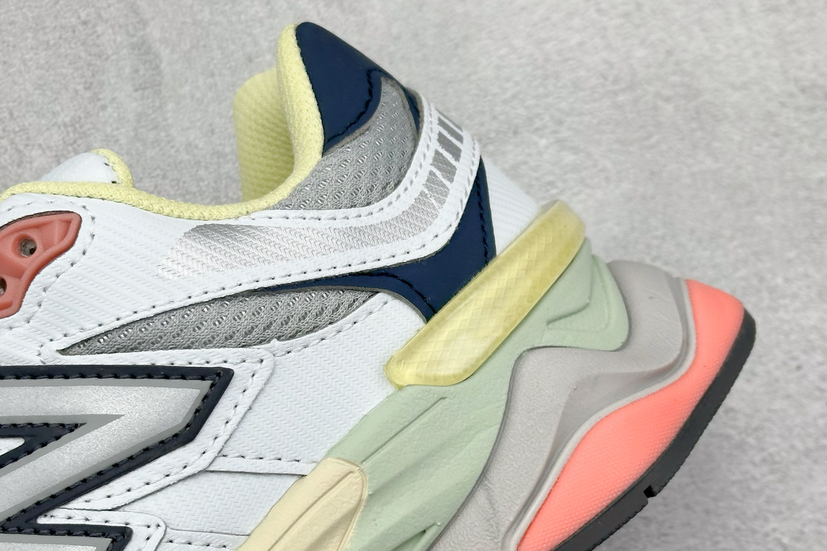 图片[9]-New Balance NB9060系列 复古休闲运动慢跑鞋 #鞋款灵感源自设计师本人对夏日的怀日回忆。鞋面大身由空间双格及磨砂鞋面拼接而生，配以柔和、温暖的粉橘色调，夏日氛围拉满 #采用大面积网眼以及麂皮材质覆盖鞋身，还原经典气质。搭载ABZORB避震科技，由泡沫聚酯制成，上脚可以有效减少由鞋底反弹对身体及双腿的冲击力 货号：U9060TMB 尺码：36 37 37.5 38 38.5 39 40 40.5 41 42 42.5 43 44 45-选品中心