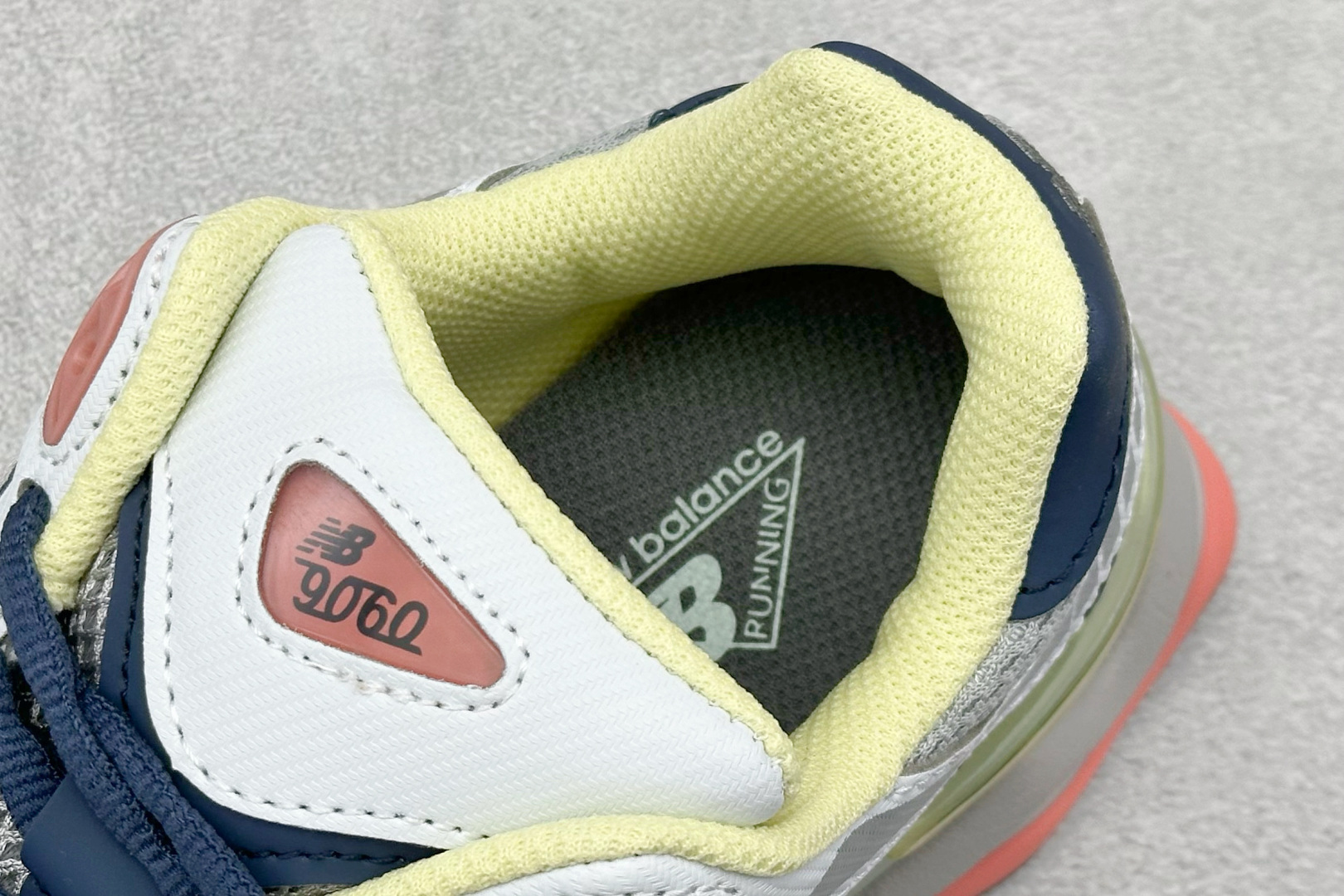 图片[8]-New Balance NB9060系列 复古休闲运动慢跑鞋 #鞋款灵感源自设计师本人对夏日的怀日回忆。鞋面大身由空间双格及磨砂鞋面拼接而生，配以柔和、温暖的粉橘色调，夏日氛围拉满 #采用大面积网眼以及麂皮材质覆盖鞋身，还原经典气质。搭载ABZORB避震科技，由泡沫聚酯制成，上脚可以有效减少由鞋底反弹对身体及双腿的冲击力 货号：U9060TMB 尺码：36 37 37.5 38 38.5 39 40 40.5 41 42 42.5 43 44 45-选品中心