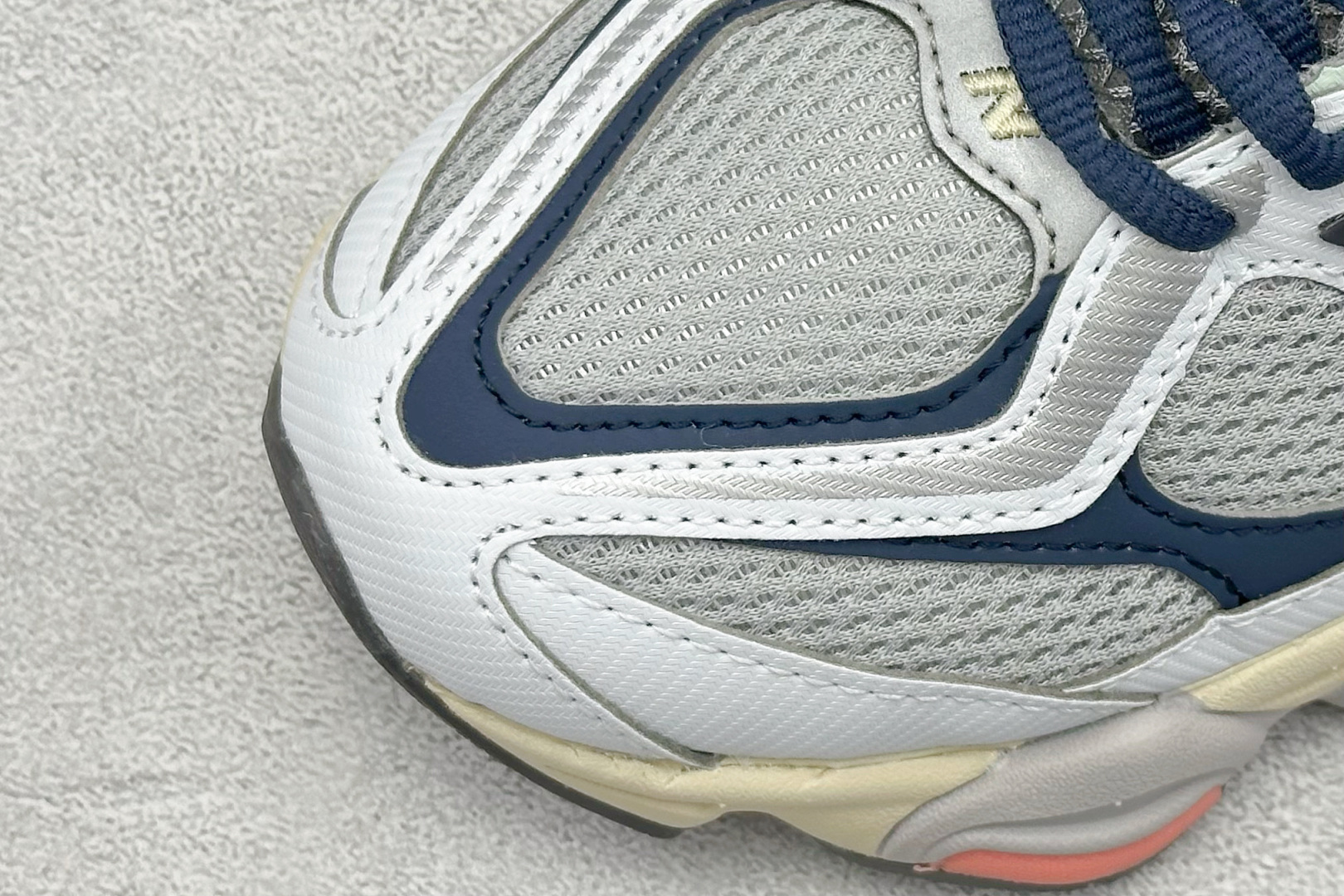 图片[7]-New Balance NB9060系列 复古休闲运动慢跑鞋 #鞋款灵感源自设计师本人对夏日的怀日回忆。鞋面大身由空间双格及磨砂鞋面拼接而生，配以柔和、温暖的粉橘色调，夏日氛围拉满 #采用大面积网眼以及麂皮材质覆盖鞋身，还原经典气质。搭载ABZORB避震科技，由泡沫聚酯制成，上脚可以有效减少由鞋底反弹对身体及双腿的冲击力 货号：U9060TMB 尺码：36 37 37.5 38 38.5 39 40 40.5 41 42 42.5 43 44 45-选品中心