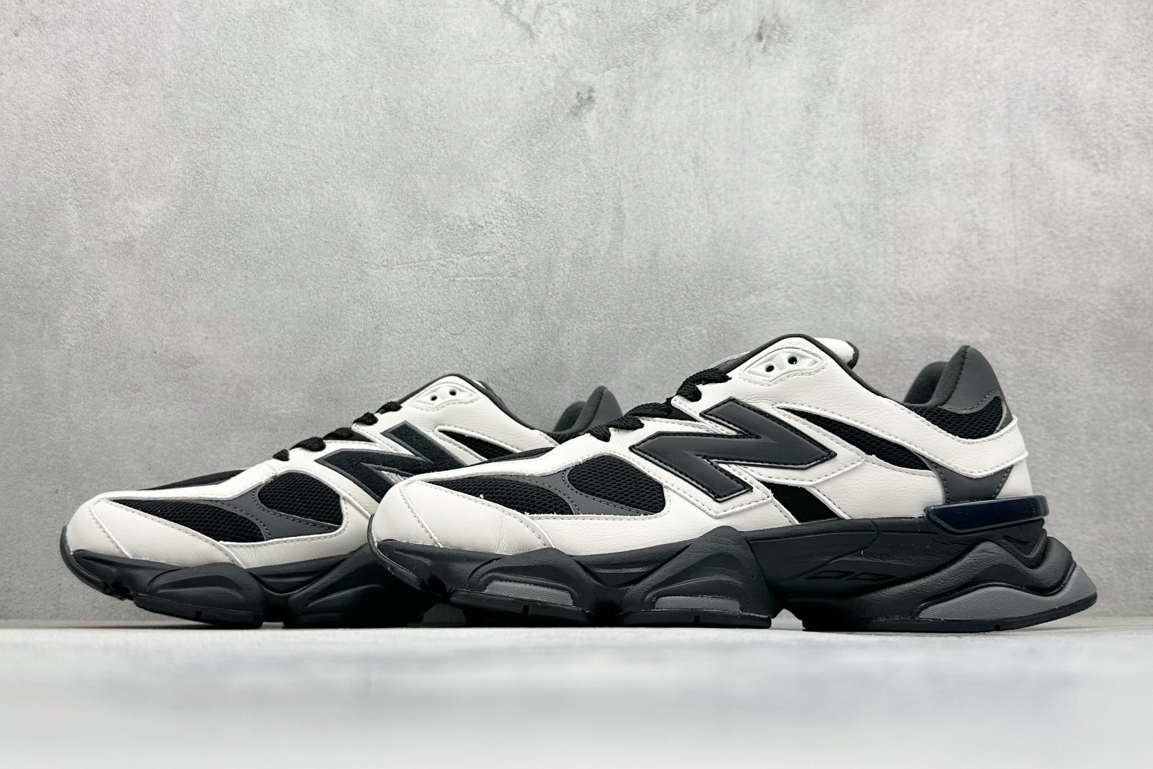 图片[5]-New Balance NB9060系列 复古休闲运动慢跑鞋 #鞋款灵感源自设计师本人对夏日的怀日回忆。鞋面大身由空间双格及磨砂鞋面拼接而生，配以柔和、温暖的粉橘色调，夏日氛围拉满 #采用大面积网眼以及麂皮材质覆盖鞋身，还原经典气质。搭载ABZORB避震科技，由泡沫聚酯制成，上脚可以有效减少由鞋底反弹对身体及双腿的冲击力 货号：U9060ZBS 尺码：36 37 37.5 38 38.5 39 40 40.5 41 42 42.5 43 44 45-选品中心