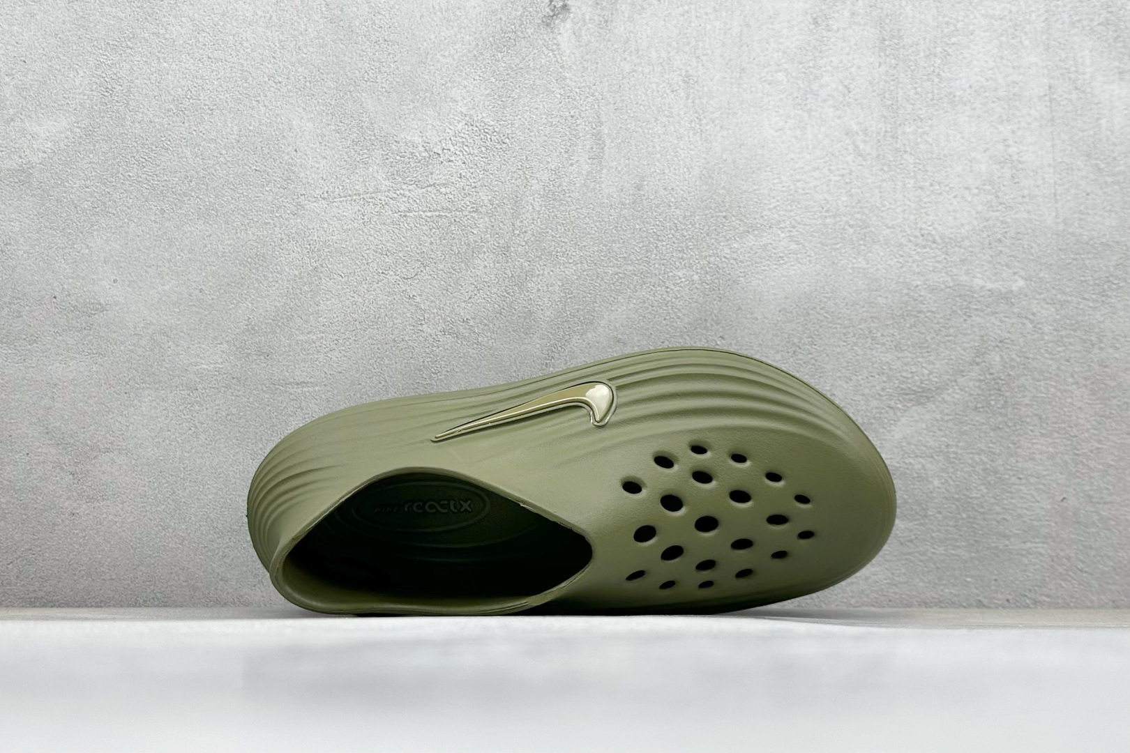 图片[3]-Nike ReactX Rejuven8 Slide 耐克夏日穿搭凉鞋  #采用质感柔软且出众回弹的 ReactX泡绵，缔造非凡舒适的日常穿着体验，助你保持活力。  货号：HV5060-201 尺码：35-40-选品中心