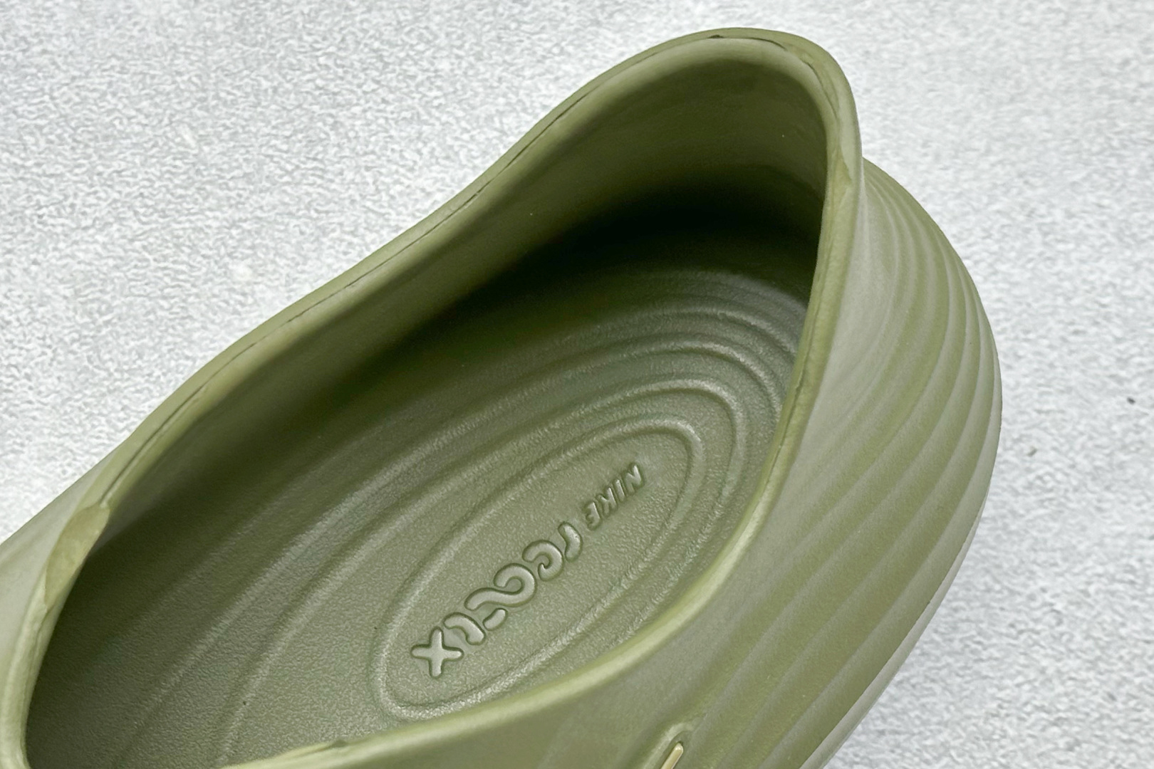 图片[8]-Nike ReactX Rejuven8 Slide 耐克夏日穿搭凉鞋  #采用质感柔软且出众回弹的 ReactX泡绵，缔造非凡舒适的日常穿着体验，助你保持活力。  货号：HV5060-201 尺码：35-40-选品中心