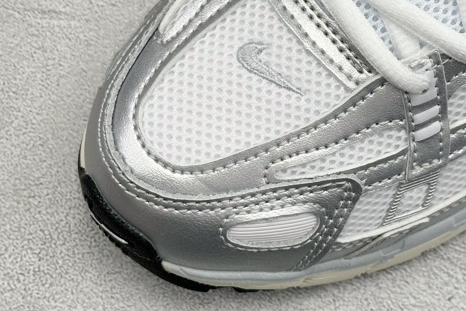 图片[7]-NK P-6000 系列低帮复古老爹风休闲运动舒适慢跑鞋 购入原鞋原装纸板楦头开发 独家私模四层组合大底 市场唯一正确版本 良心定价 新配色陆续出货 进口三文治网面 融合 Pegasus 过往运动鞋设计 助力 21 世纪早期跑步运动跃升时尚新高度 采用透气网眼布、运动风格线条和耐穿覆面 兼具吸睛外观和舒适感受 中底泡绵以田径赛道为灵感 打造厚实设计 缔造出众缓震性能 货号：BV1021 106 尺码：36 36.5 37.5 38 38.5 39 40 40.5 41 42 42.5 43 44 44.5 45-选品中心