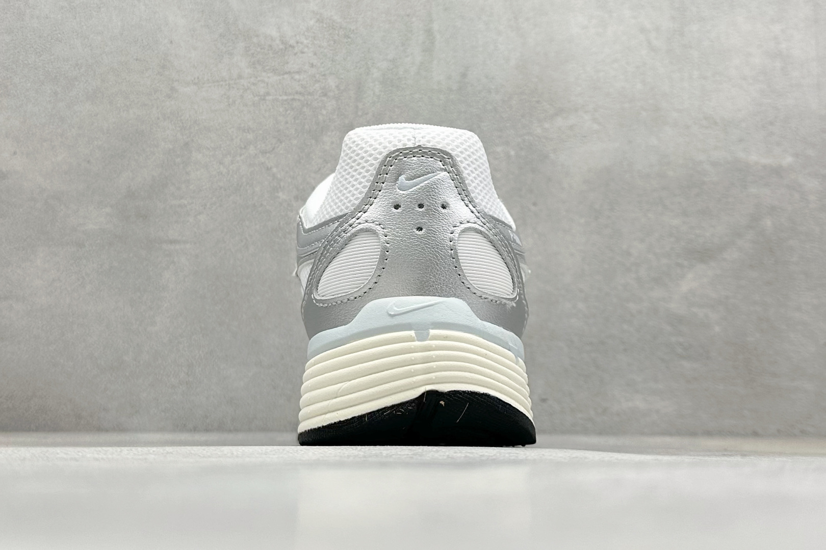 图片[6]-NK P-6000 系列低帮复古老爹风休闲运动舒适慢跑鞋 购入原鞋原装纸板楦头开发 独家私模四层组合大底 市场唯一正确版本 良心定价 新配色陆续出货 进口三文治网面 融合 Pegasus 过往运动鞋设计 助力 21 世纪早期跑步运动跃升时尚新高度 采用透气网眼布、运动风格线条和耐穿覆面 兼具吸睛外观和舒适感受 中底泡绵以田径赛道为灵感 打造厚实设计 缔造出众缓震性能 货号：BV1021 106 尺码：36 36.5 37.5 38 38.5 39 40 40.5 41 42 42.5 43 44 44.5 45-选品中心