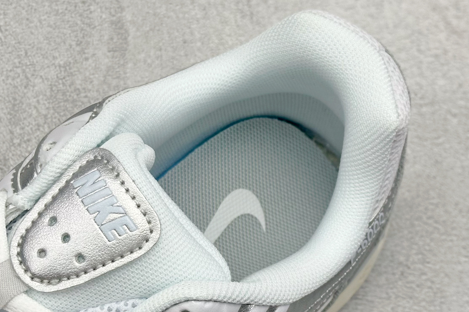 图片[8]-NK P-6000 系列低帮复古老爹风休闲运动舒适慢跑鞋 购入原鞋原装纸板楦头开发 独家私模四层组合大底 市场唯一正确版本 良心定价 新配色陆续出货 进口三文治网面 融合 Pegasus 过往运动鞋设计 助力 21 世纪早期跑步运动跃升时尚新高度 采用透气网眼布、运动风格线条和耐穿覆面 兼具吸睛外观和舒适感受 中底泡绵以田径赛道为灵感 打造厚实设计 缔造出众缓震性能 货号：BV1021 106 尺码：36 36.5 37.5 38 38.5 39 40 40.5 41 42 42.5 43 44 44.5 45-选品中心