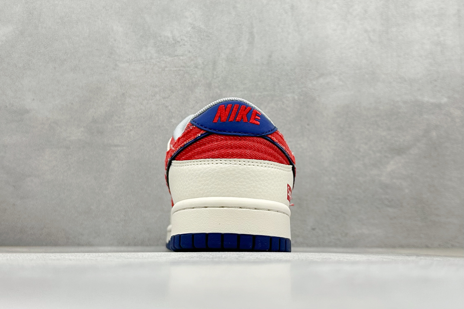 Nike SB Dunk Low “Supreme联名---帆布米蓝红双钩” 低帮休闲板鞋 XD1588-233