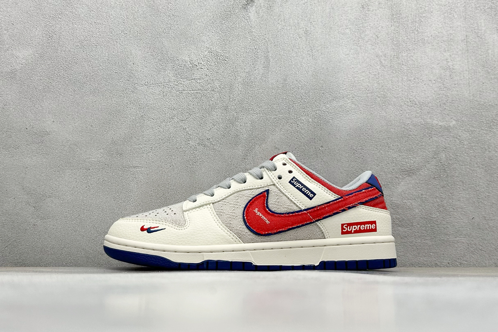Nike SB Dunk Low “Supreme联名—帆布米蓝红双钩” 低帮休闲板鞋 XD1588-233