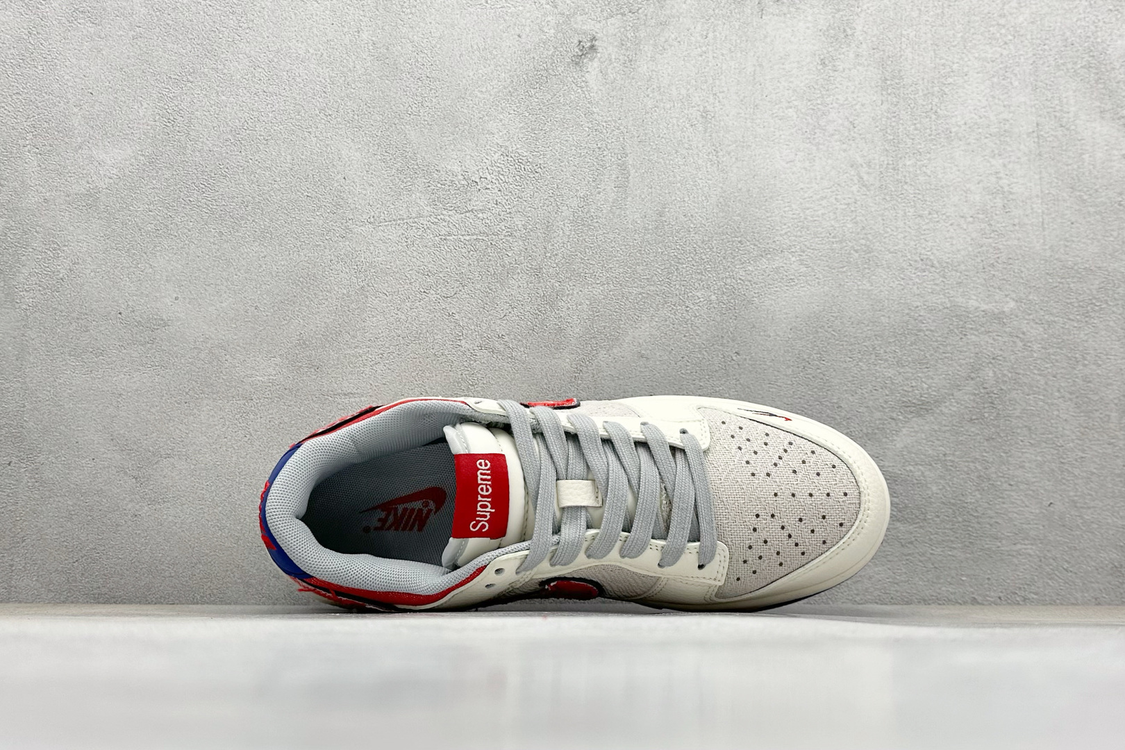 Nike SB Dunk Low “Supreme联名---帆布米蓝红双钩” 低帮休闲板鞋 XD1588-233