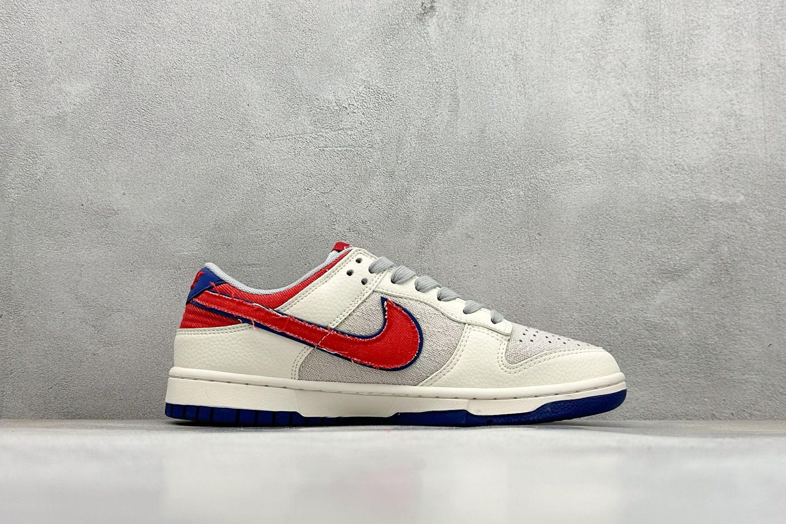 Nike SB Dunk Low “Supreme联名---帆布米蓝红双钩” 低帮休闲板鞋 XD1588-233