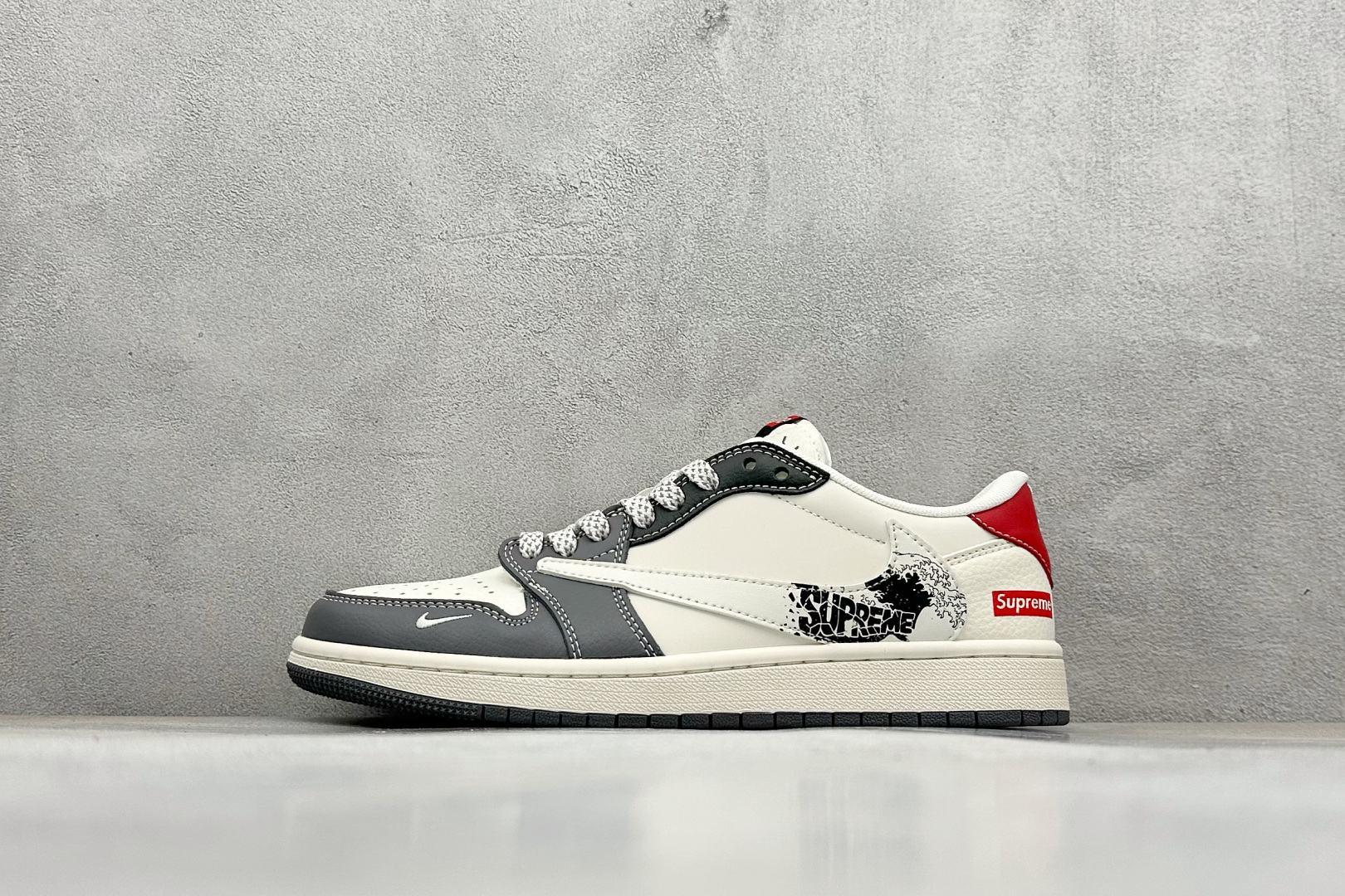 Travis Scott x Fragment Design x Air Jordan 1 Low SP AJ1 乔1 Supreme联名 米灰黑红尾 低帮文化休闲板鞋 QW5088-201