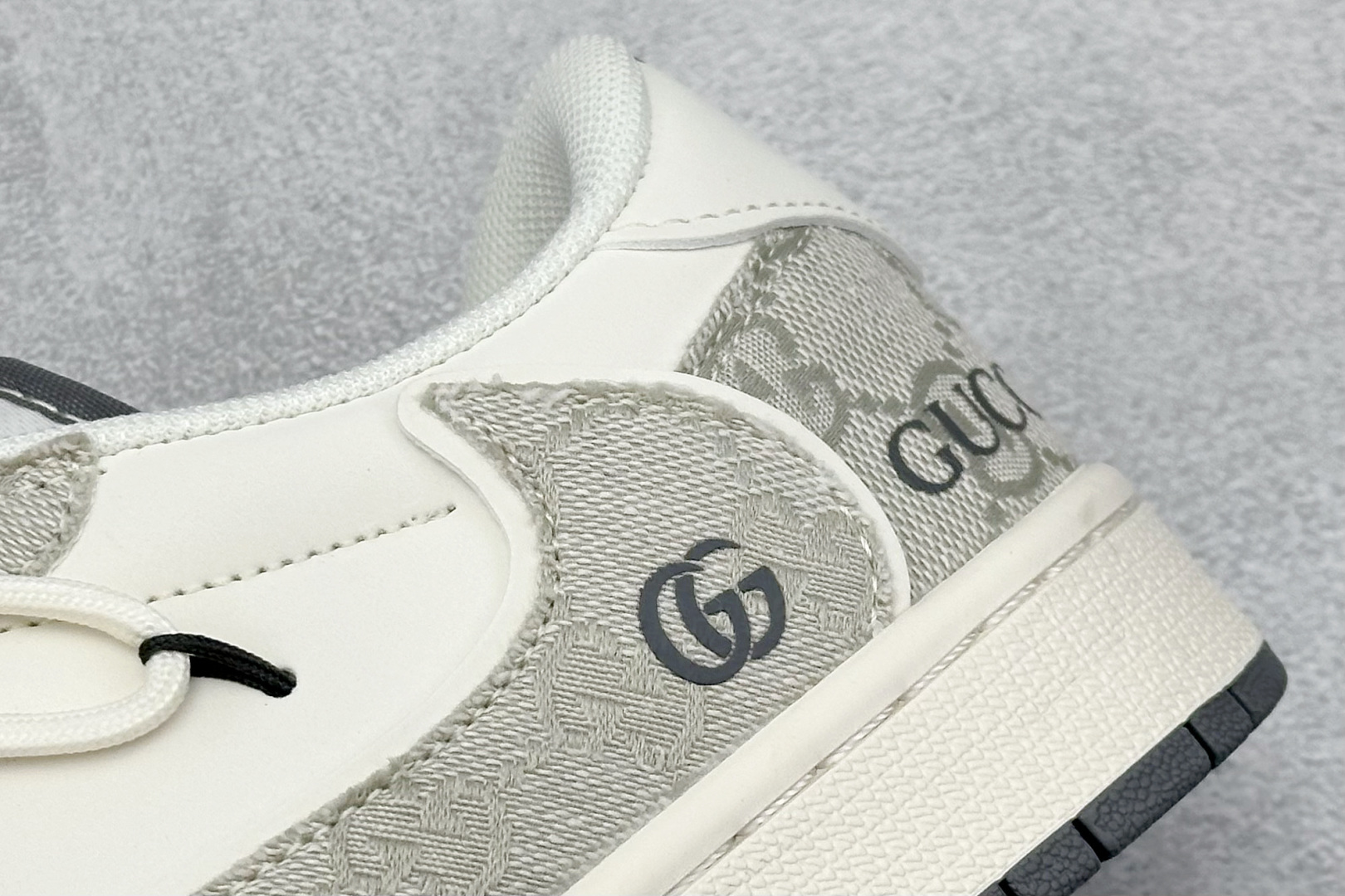 Travis Scott x Fragment Design x Jordan Air Jordan 1 Low SP 古驰-米灰牛仔布” HT5088-601