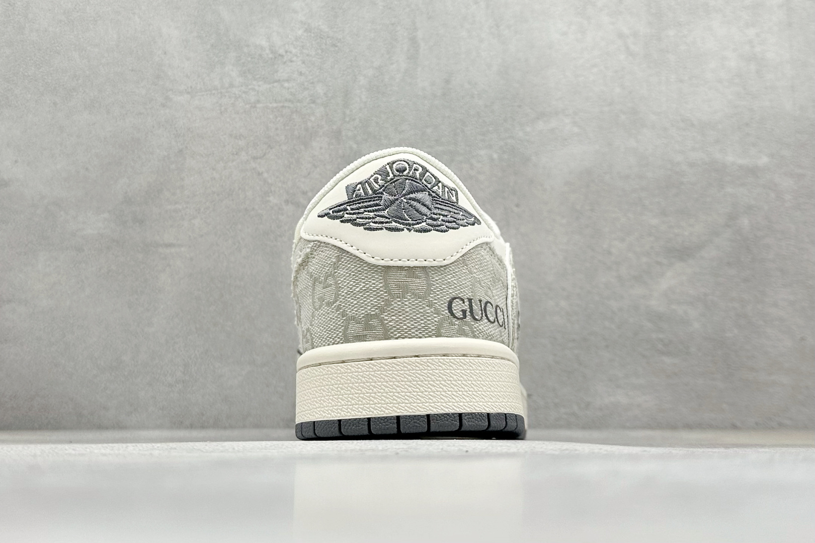 Travis Scott x Fragment Design x Jordan Air Jordan 1 Low SP 古驰-米灰牛仔布” HT5088-601