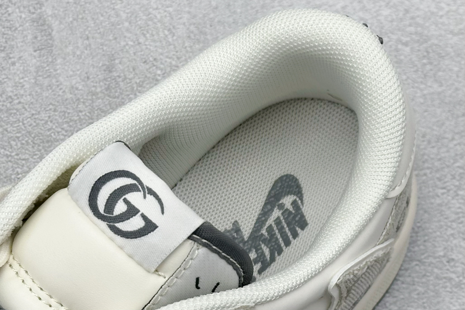 Travis Scott x Fragment Design x Jordan Air Jordan 1 Low SP 古驰-米灰牛仔布” HT5088-601