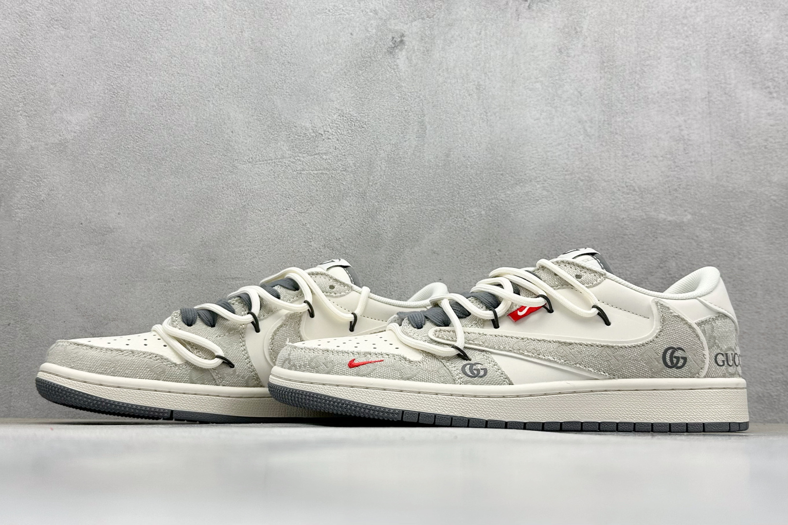 Travis Scott x Fragment Design x Jordan Air Jordan 1 Low SP 古驰-米灰牛仔布” HT5088-601