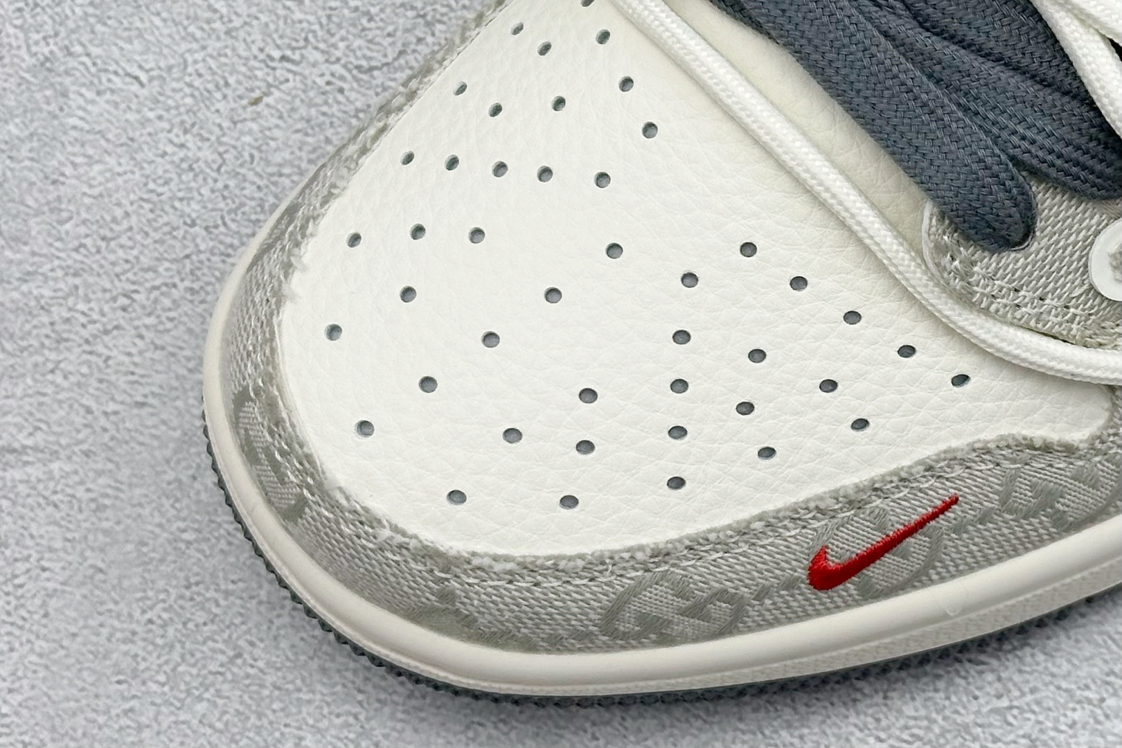 Travis Scott x Fragment Design x Jordan Air Jordan 1 Low SP 古驰-米灰牛仔布” HT5088-601