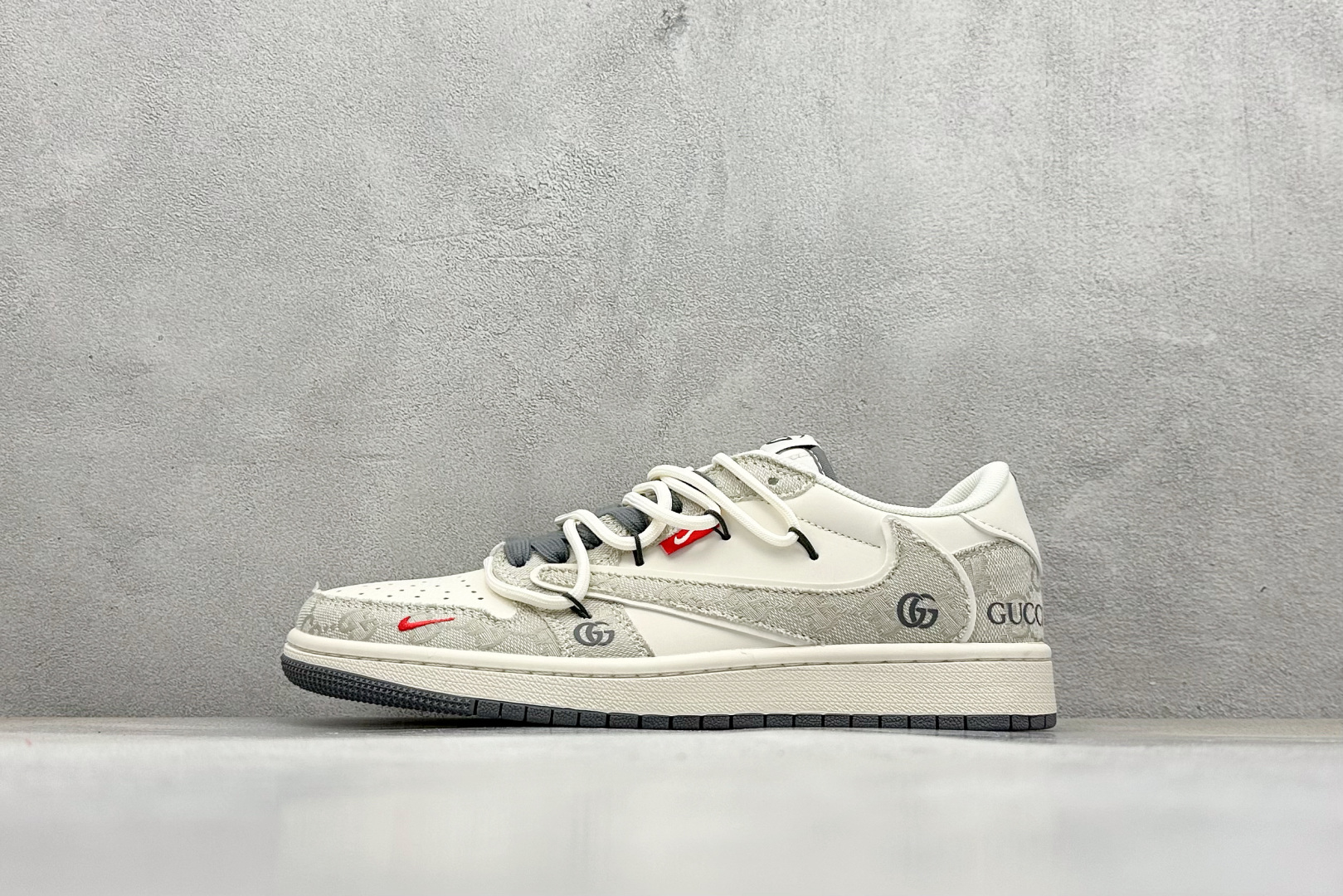 Travis Scott x Fragment Design x Jordan Air Jordan 1 Low SP 古驰-米灰牛仔布” HT5088-601