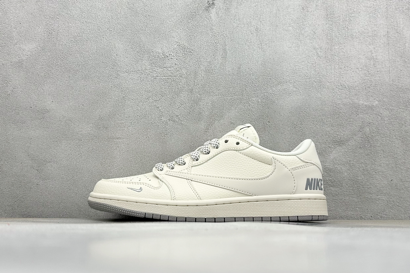 Travis Scott x Nike Air Jordan 1 Low x NIKE Air Jordan 1 Low 反转米白灰小勾倒钩 JP1628-255