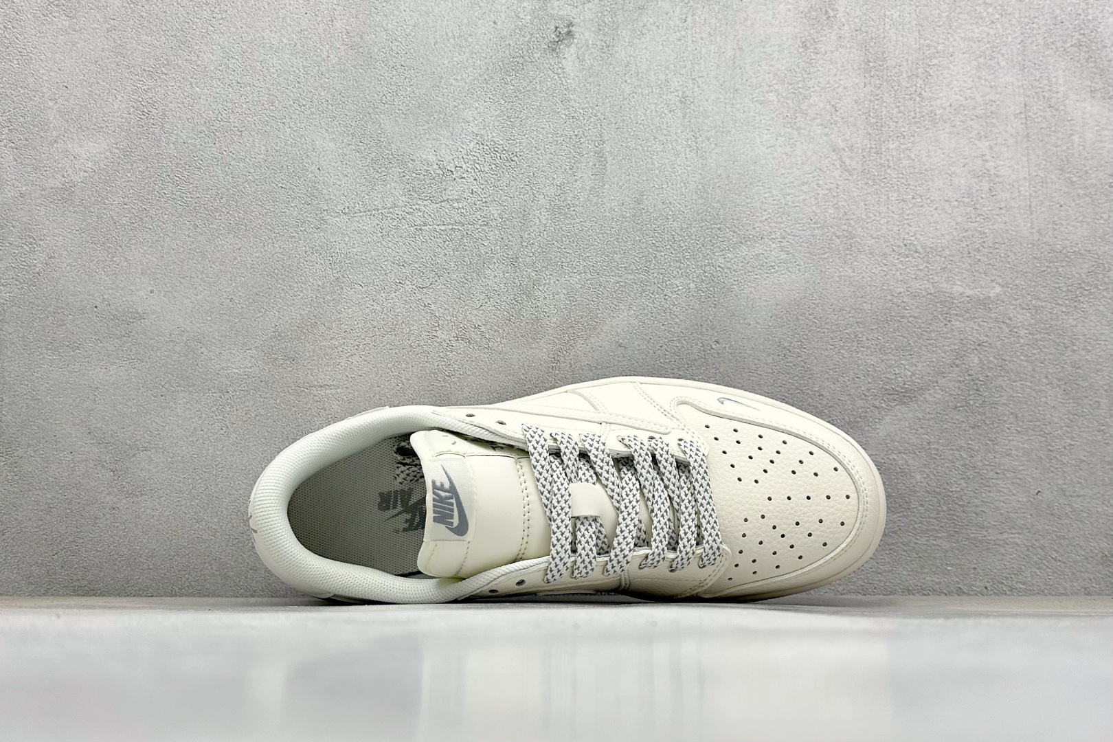 Travis Scott x Nike Air Jordan 1 Low x NIKE Air Jordan 1 Low 反转米白灰小勾倒钩 JP1628-255