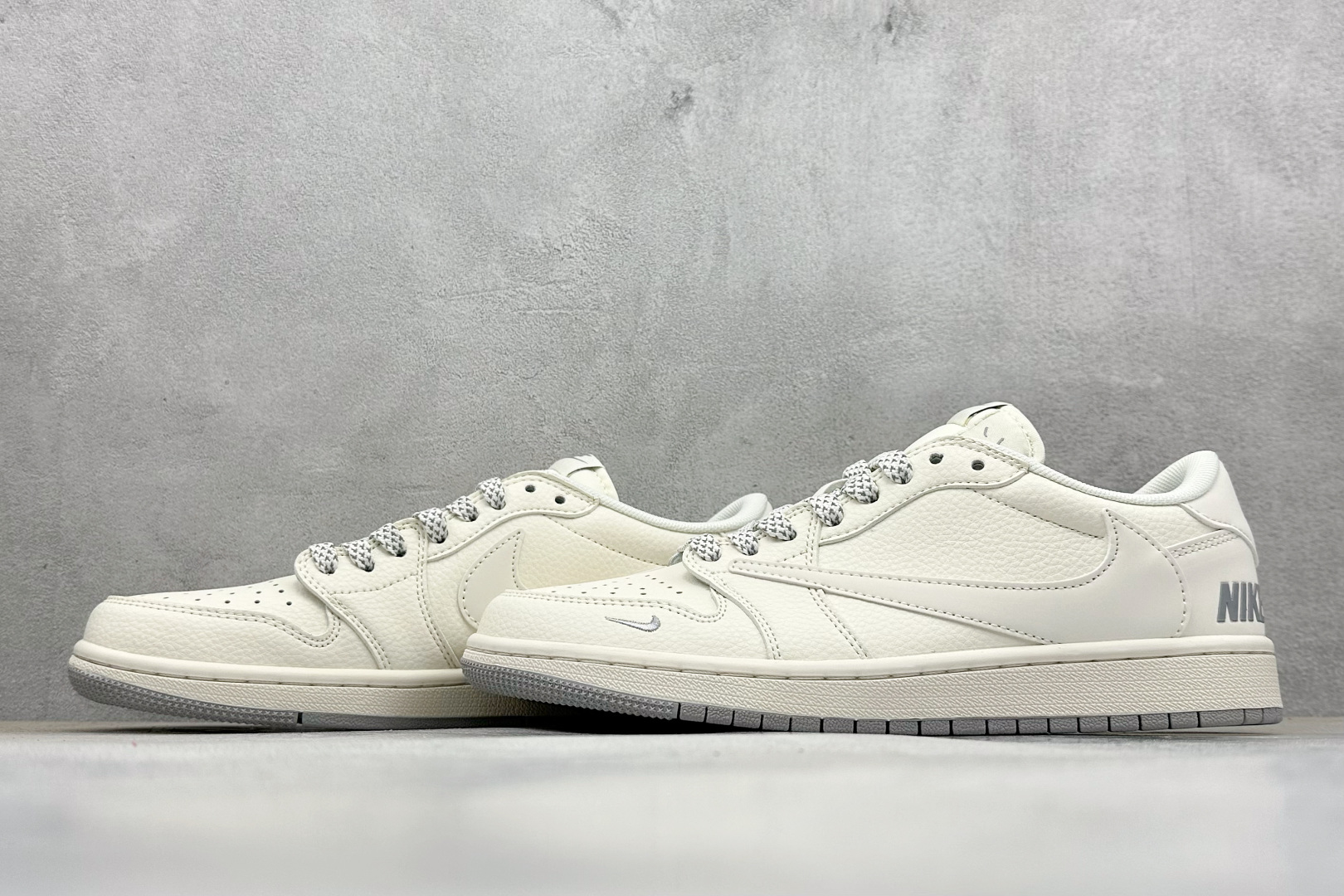 Travis Scott x Nike Air Jordan 1 Low x NIKE Air Jordan 1 Low 反转米白灰小勾倒钩 JP1628-255