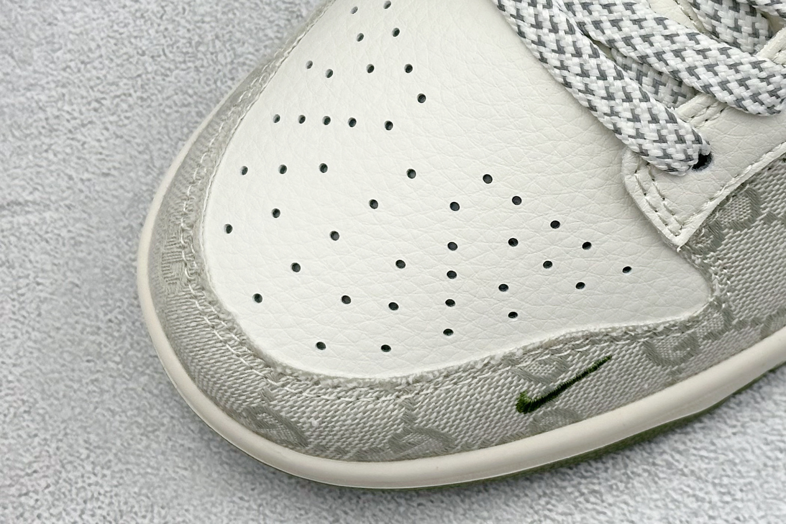 图片[7]-福利特价  Nike SB Dunk Low x GUCCI 米绿小钩 纯原大厂出品 极力推荐 原装头层材料 独家版型蒸餾加工 帶來的是更好的视觉和脚感体验 大厂纯原品质出货 清洁度 电绣工艺 皮料切割干净无任何毛边 细节完美 货号：XX2025 389 尺码：36 36.5 37.5 38 38.5 39 40 40.5 41 42 42.5 43 44 44.5 45-选品中心