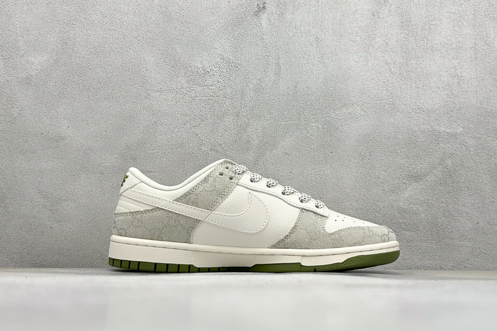 图片[2]-福利特价  Nike SB Dunk Low x GUCCI 米绿小钩 纯原大厂出品 极力推荐 原装头层材料 独家版型蒸餾加工 帶來的是更好的视觉和脚感体验 大厂纯原品质出货 清洁度 电绣工艺 皮料切割干净无任何毛边 细节完美 货号：XX2025 389 尺码：36 36.5 37.5 38 38.5 39 40 40.5 41 42 42.5 43 44 44.5 45-选品中心