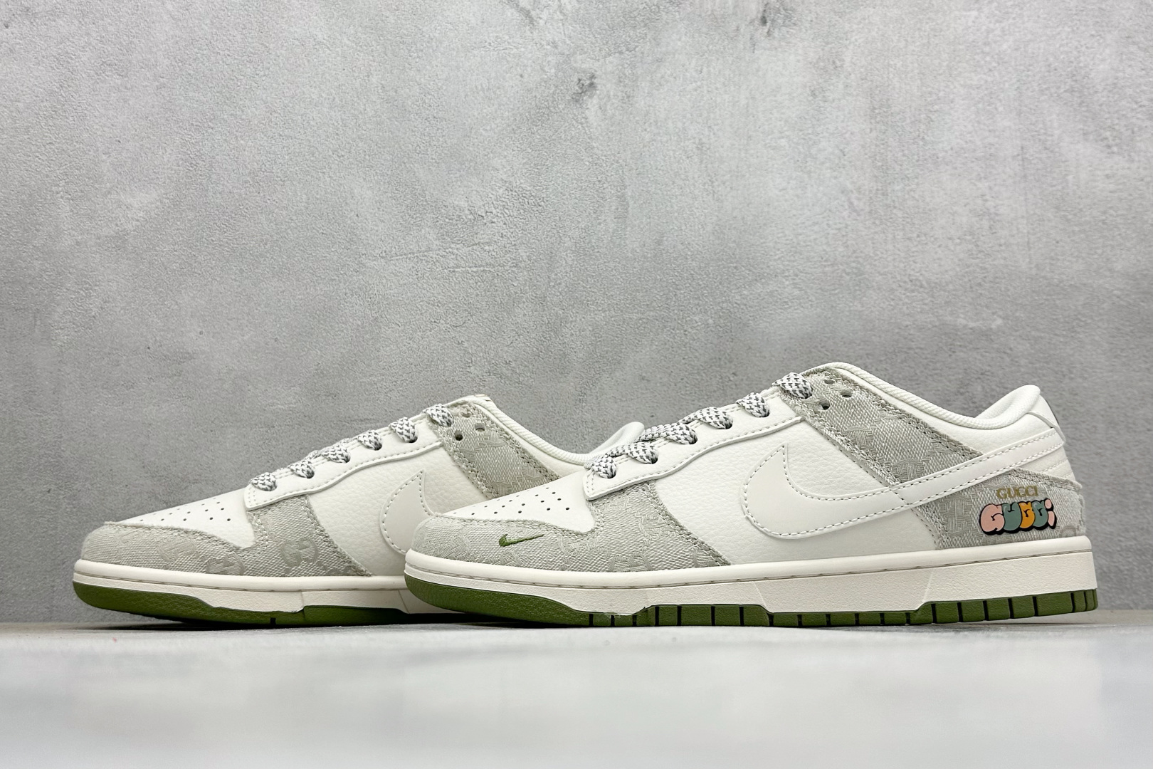 图片[5]-福利特价  Nike SB Dunk Low x GUCCI 米绿小钩 纯原大厂出品 极力推荐 原装头层材料 独家版型蒸餾加工 帶來的是更好的视觉和脚感体验 大厂纯原品质出货 清洁度 电绣工艺 皮料切割干净无任何毛边 细节完美 货号：XX2025 389 尺码：36 36.5 37.5 38 38.5 39 40 40.5 41 42 42.5 43 44 44.5 45-选品中心