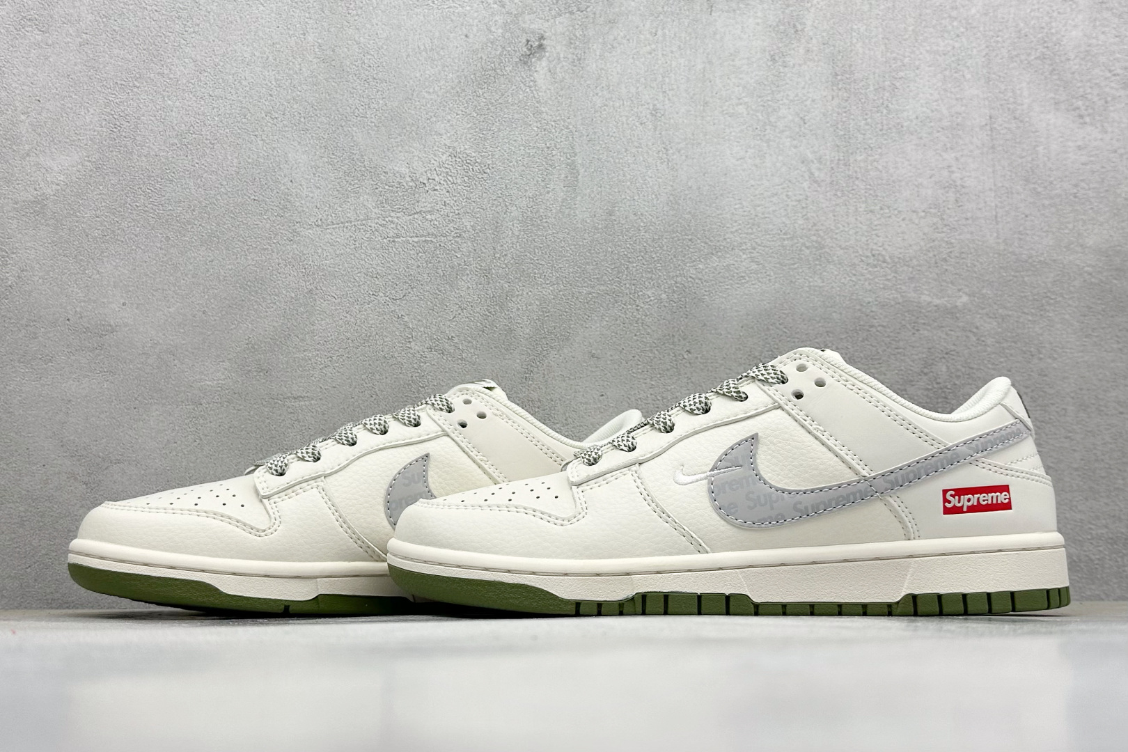 福利特价
Nk SB Dunk Low Supreme 联名 周年高端定制 低帮休闲板鞋
#定制鞋盒 