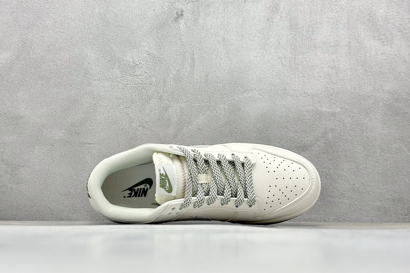福利特价
Nk SB Dunk Low Supreme 联名 周年高端定制 低帮休闲板鞋
#定制鞋盒 
