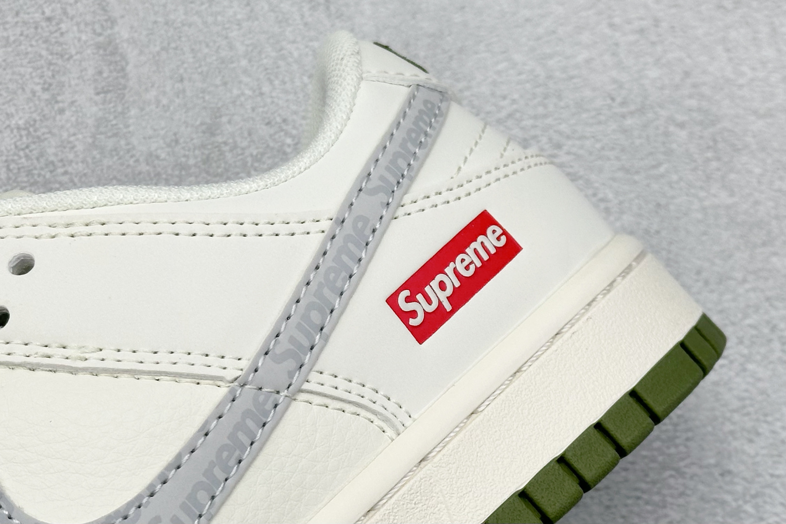 福利特价
Nk SB Dunk Low Supreme 联名 周年高端定制 低帮休闲板鞋
#定制鞋盒 