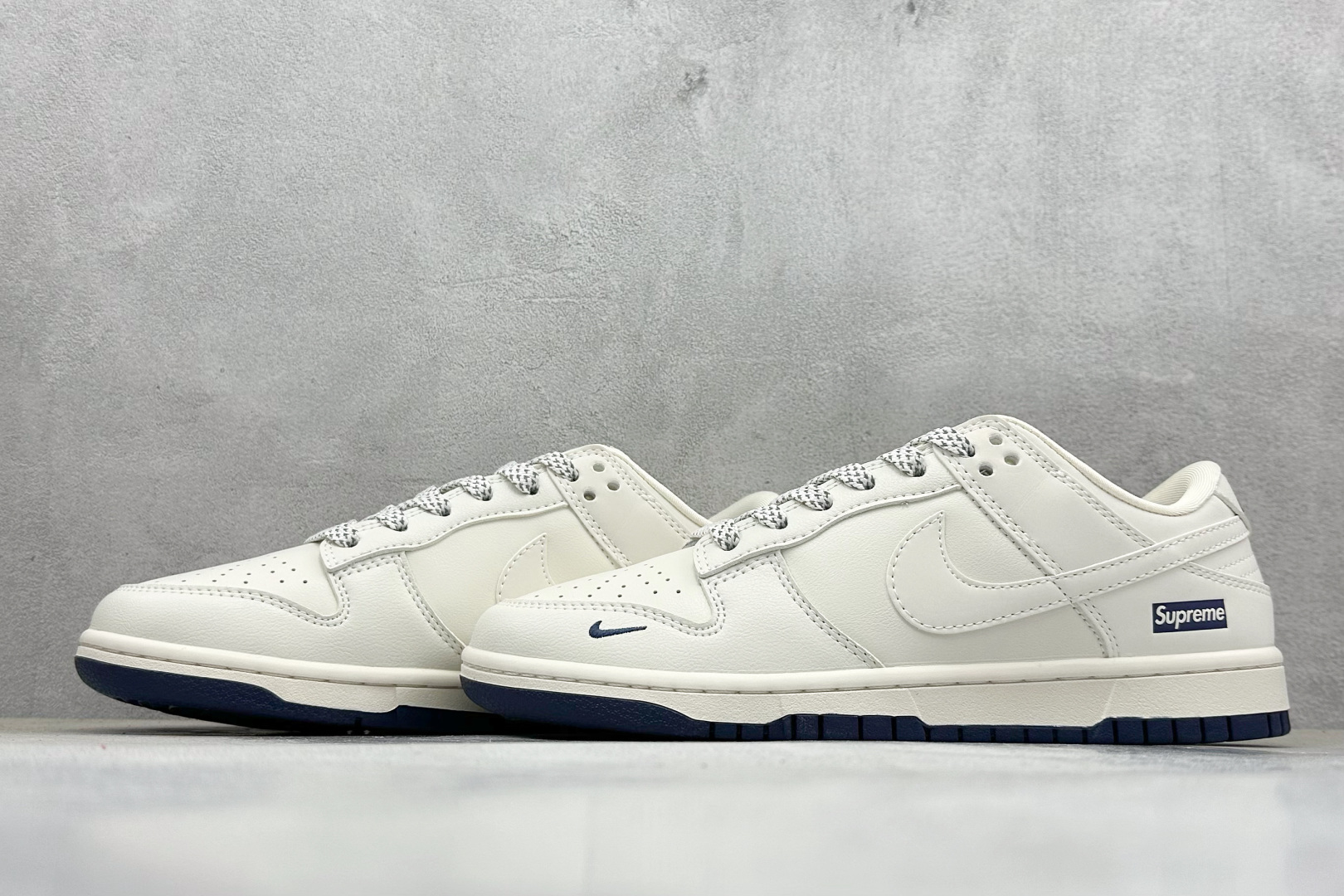 福利特价
Nk SB Dunk Low Supreme 联名 周年高端定制 低帮休闲板鞋
#定制鞋盒 