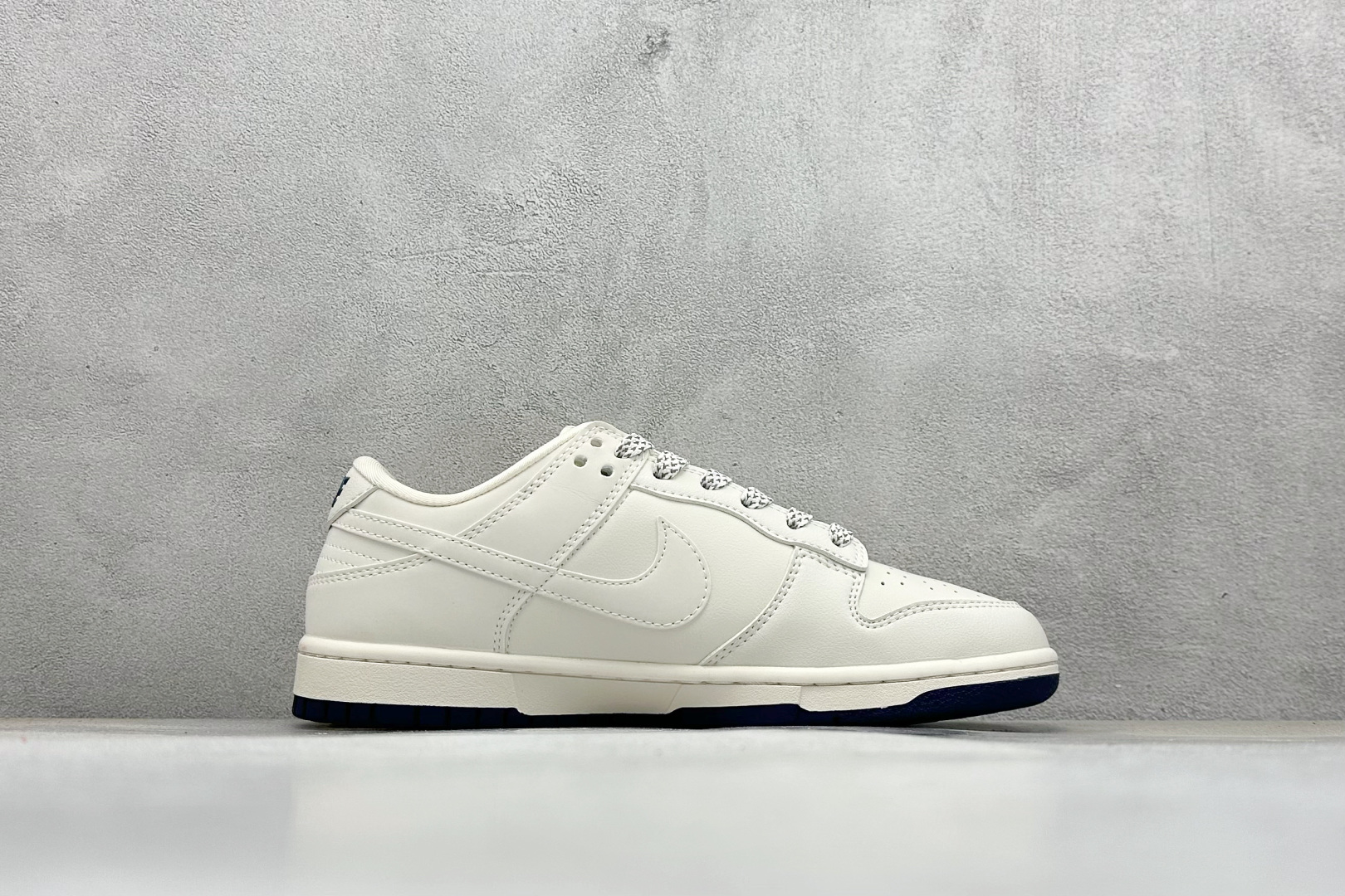 福利特价
Nk SB Dunk Low Supreme 联名 周年高端定制 低帮休闲板鞋
#定制鞋盒 