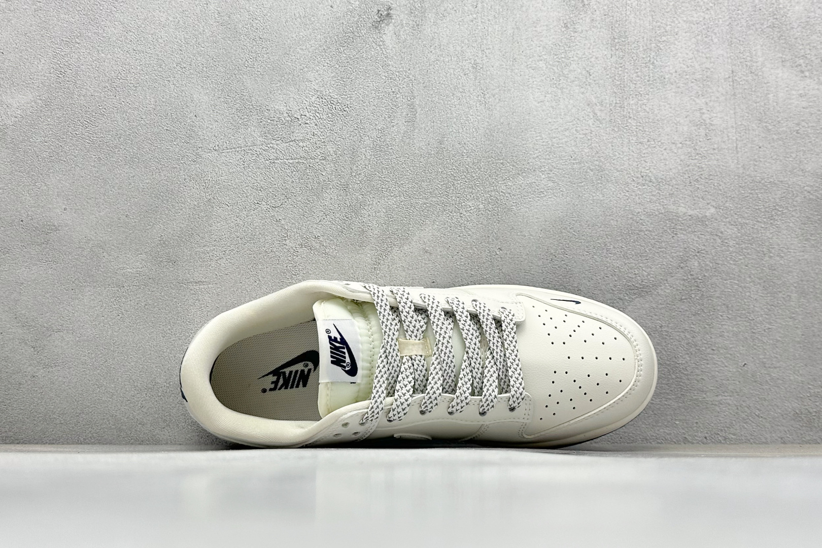 福利特价
Nk SB Dunk Low Supreme 联名 周年高端定制 低帮休闲板鞋
#定制鞋盒 