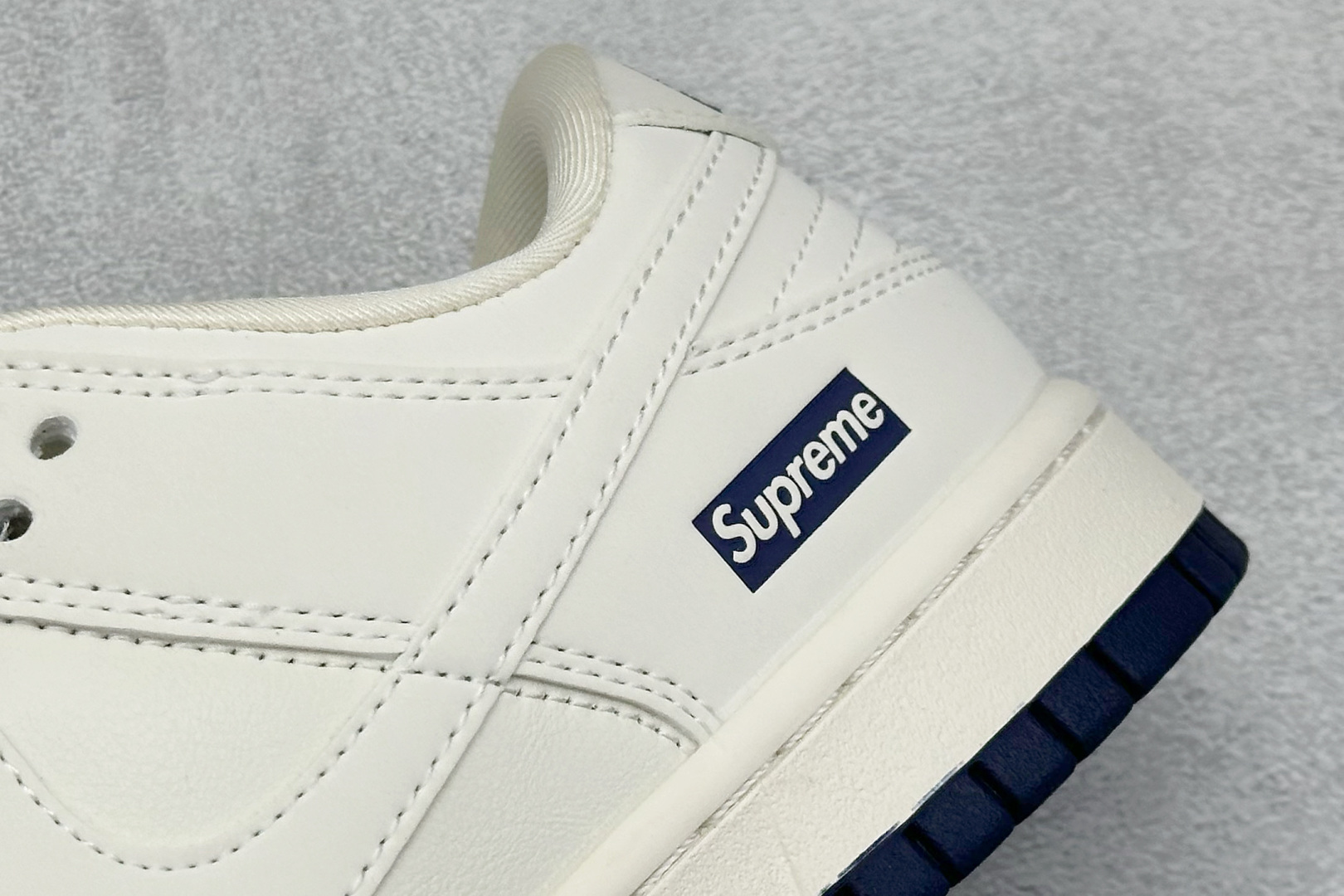 福利特价
Nk SB Dunk Low Supreme 联名 周年高端定制 低帮休闲板鞋
#定制鞋盒 
