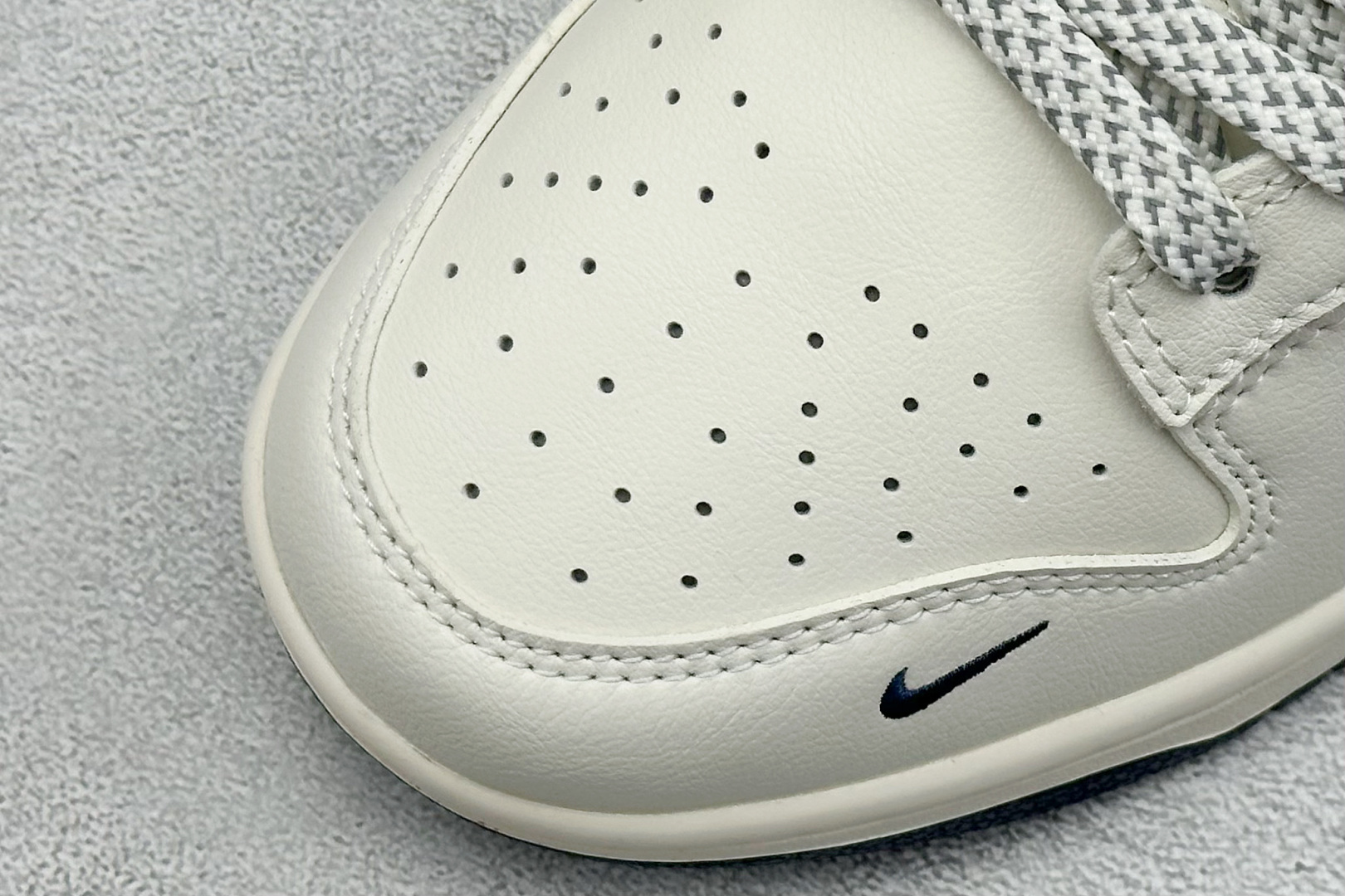 福利特价
Nk SB Dunk Low Supreme 联名 周年高端定制 低帮休闲板鞋
#定制鞋盒 