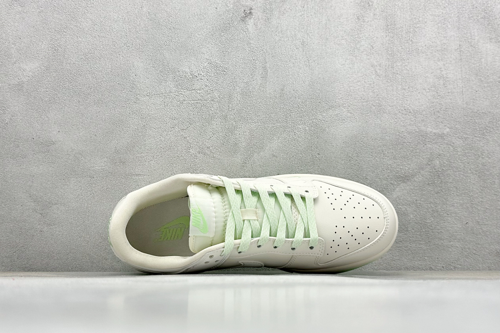 福利特价
Nike SB Dunk Low x Louis Vuitton 白浅绿
纯原大厂出品 极力推