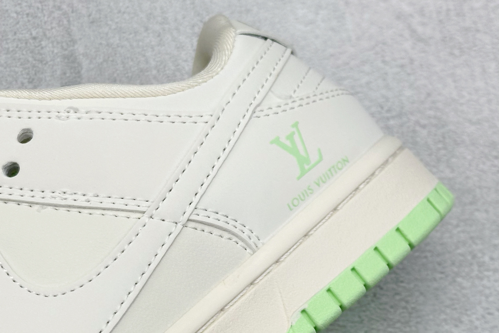 福利特价
Nike SB Dunk Low x Louis Vuitton 白浅绿
纯原大厂出品 极力推