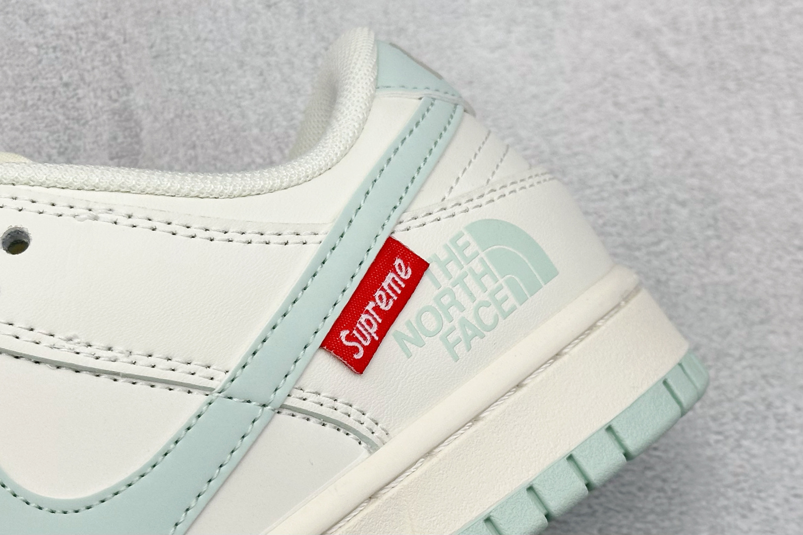 福利特价
Nike SB Dunk Low x Supreme x The North Face 薄荷绿