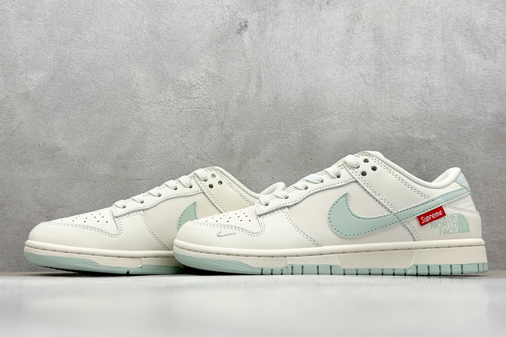 福利特价
Nike SB Dunk Low x Supreme x The North Face 薄荷绿