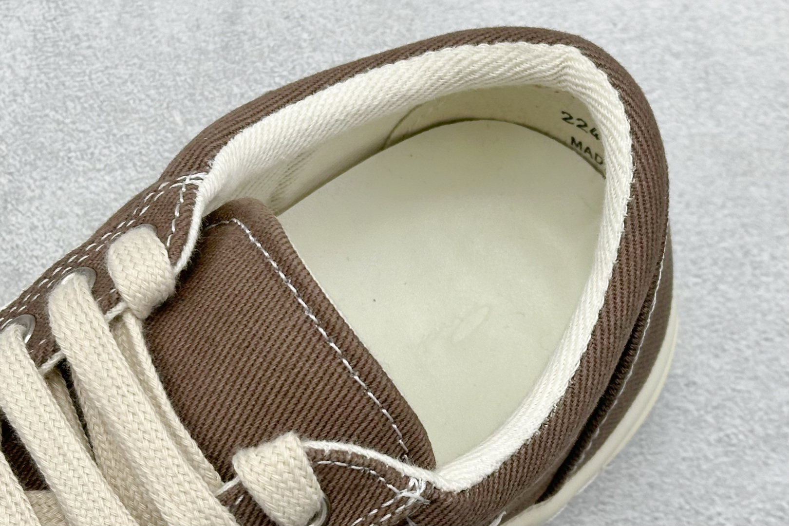 图片[8]-OK版Rick Owens Drkshdw 瑞克·欧文低帮牛仔布时尚运动板鞋 二级市场已经7K以上 平台客户随意卖四位数 RO广东原厂出品 纯原天花板 原版一比一复刻 冲正绝不翻车 还原度达到百分之98以上 原楦开发纸版版型 ZP拆解原版1：1复模裁片纸版 力求做到0错位 这样才能达到和zp一致的鞋型味道 采用进口cnc数控机床开发对版独家tpu奶香大底 区别于市场所有版本 zp同源定制尼龙布 达到和zp一致手感 原厂进口细纹布 万邦订购原厂高弹粉红色海绵 内里搭配软质细腻羊皮 TPU高密度大底 软硬度透光度高已经测试和原版一致 尺码：35 36 37 38 39 40 41 42 43 44 45 46-选品中心