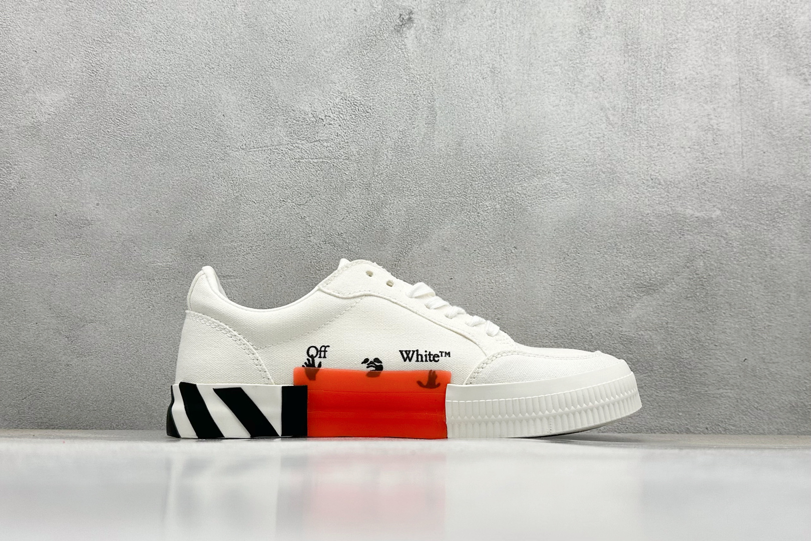 图片[2]-S版OFF-WHITE GYM SHOES LOVERS 舒适百搭防滑耐磨低帮帆布鞋  尺码：36 37 38 39 40 41 42 43 44 45 46 47-选品中心