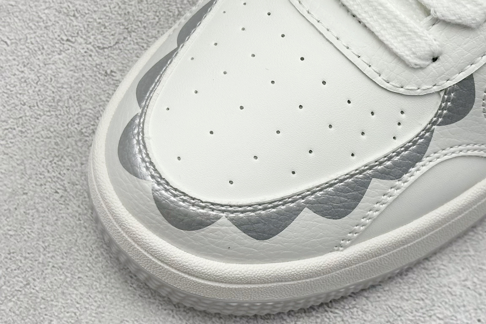 图片[7]-Alo Yoga Recovery Mode 拉布布，人气单品 舒适简约防滑耐磨低帮休闲板鞋 Alo Yoga于2007年创立于洛杉矶，意在传播有意识的运动，同时激发人们的健康意识与创造力。品牌的核心理念在于制作能够带来完美体验的瑜伽服饰与功能性单品，让有意识的运动融入并改变生活。 尺码：36-45-选品中心