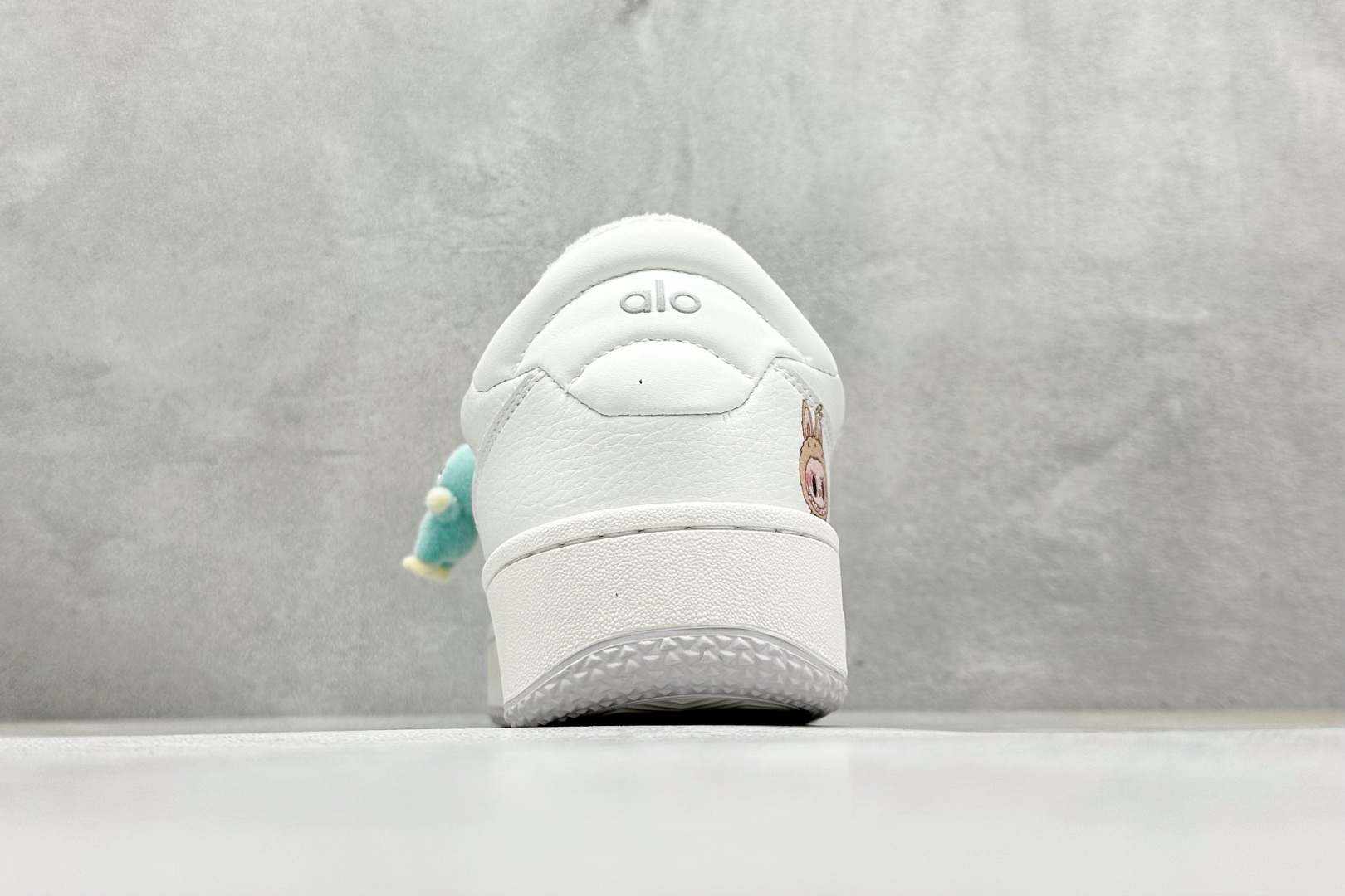图片[6]-Alo Yoga Recovery Mode 拉布布，人气单品 舒适简约防滑耐磨低帮休闲板鞋 Alo Yoga于2007年创立于洛杉矶，意在传播有意识的运动，同时激发人们的健康意识与创造力。品牌的核心理念在于制作能够带来完美体验的瑜伽服饰与功能性单品，让有意识的运动融入并改变生活。 尺码：36-45-选品中心